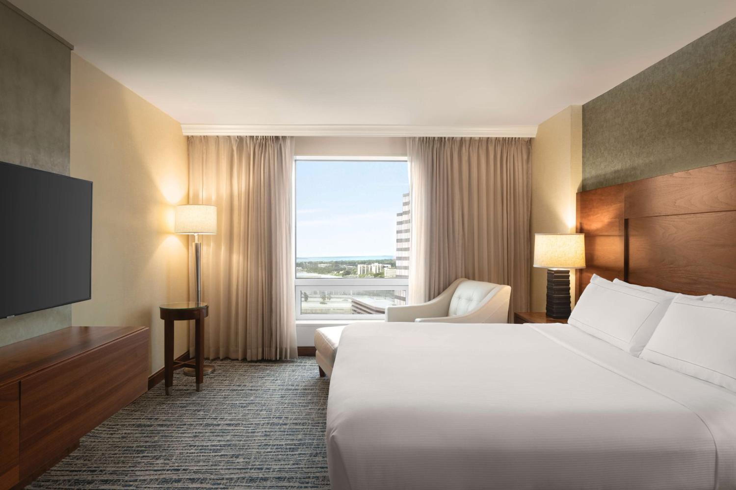 One-Bedroom King Suite with Pool View - Photo 1