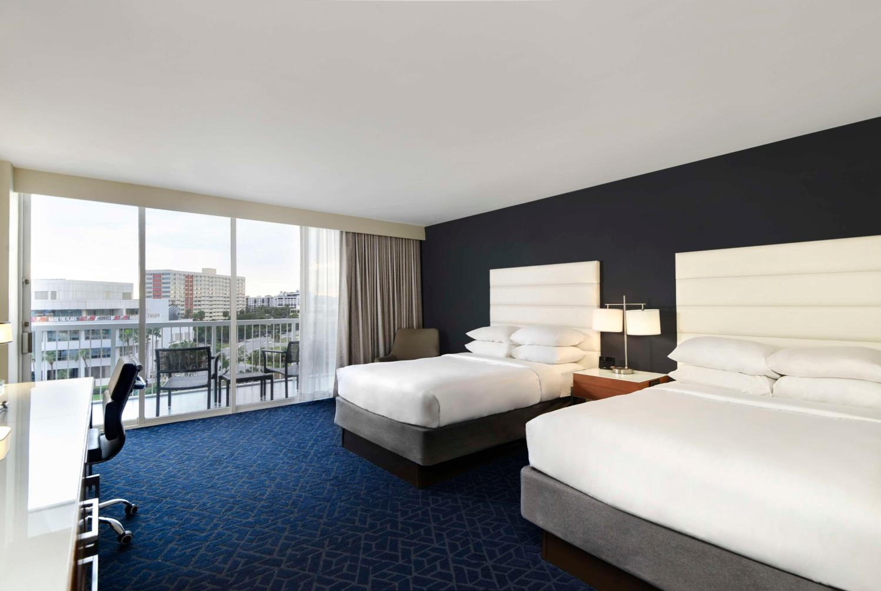Double Room with Two Double Beds and River View - Balcony - Photo 3