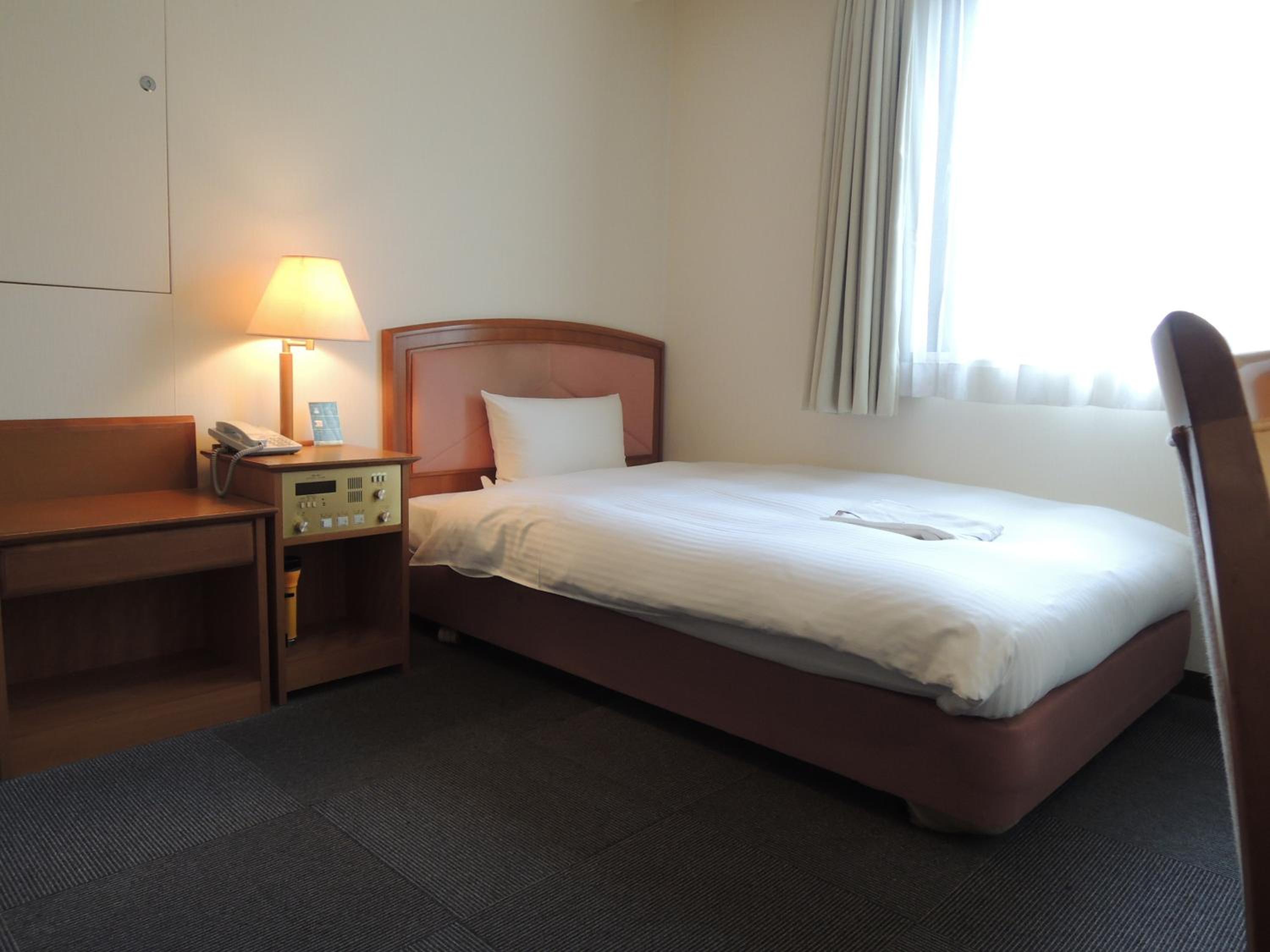 Single Room - Smoking photo 3