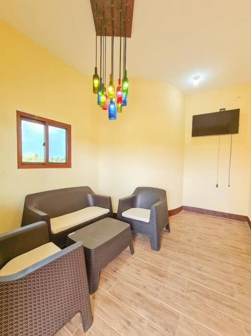 Five-Bedroom House photo 3