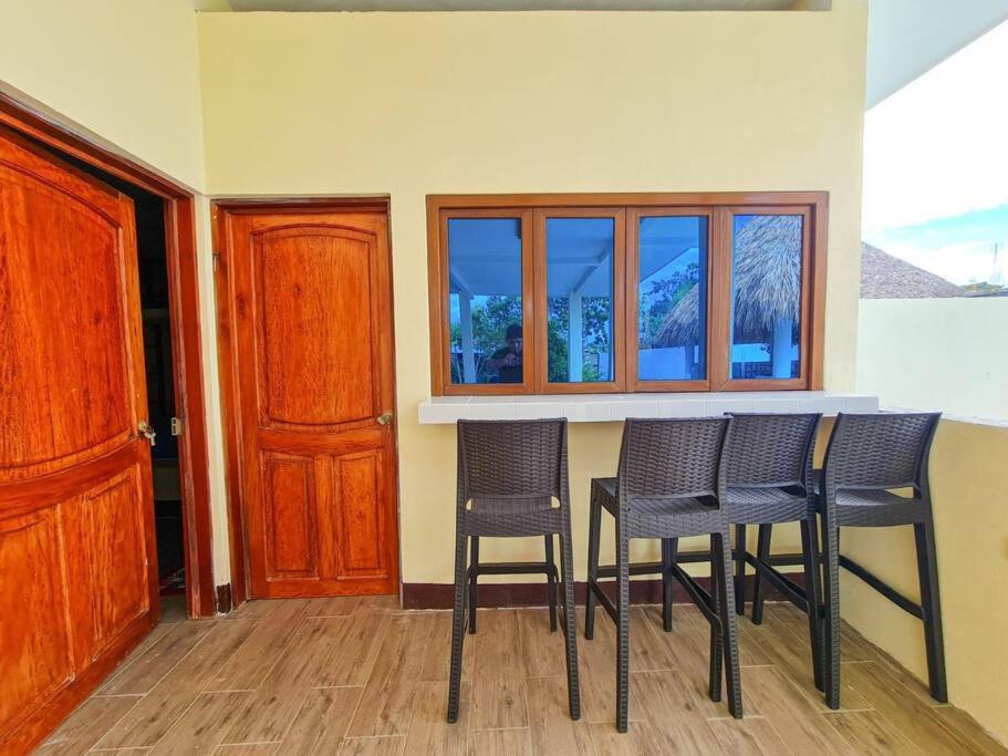 Five-Bedroom House photo 2