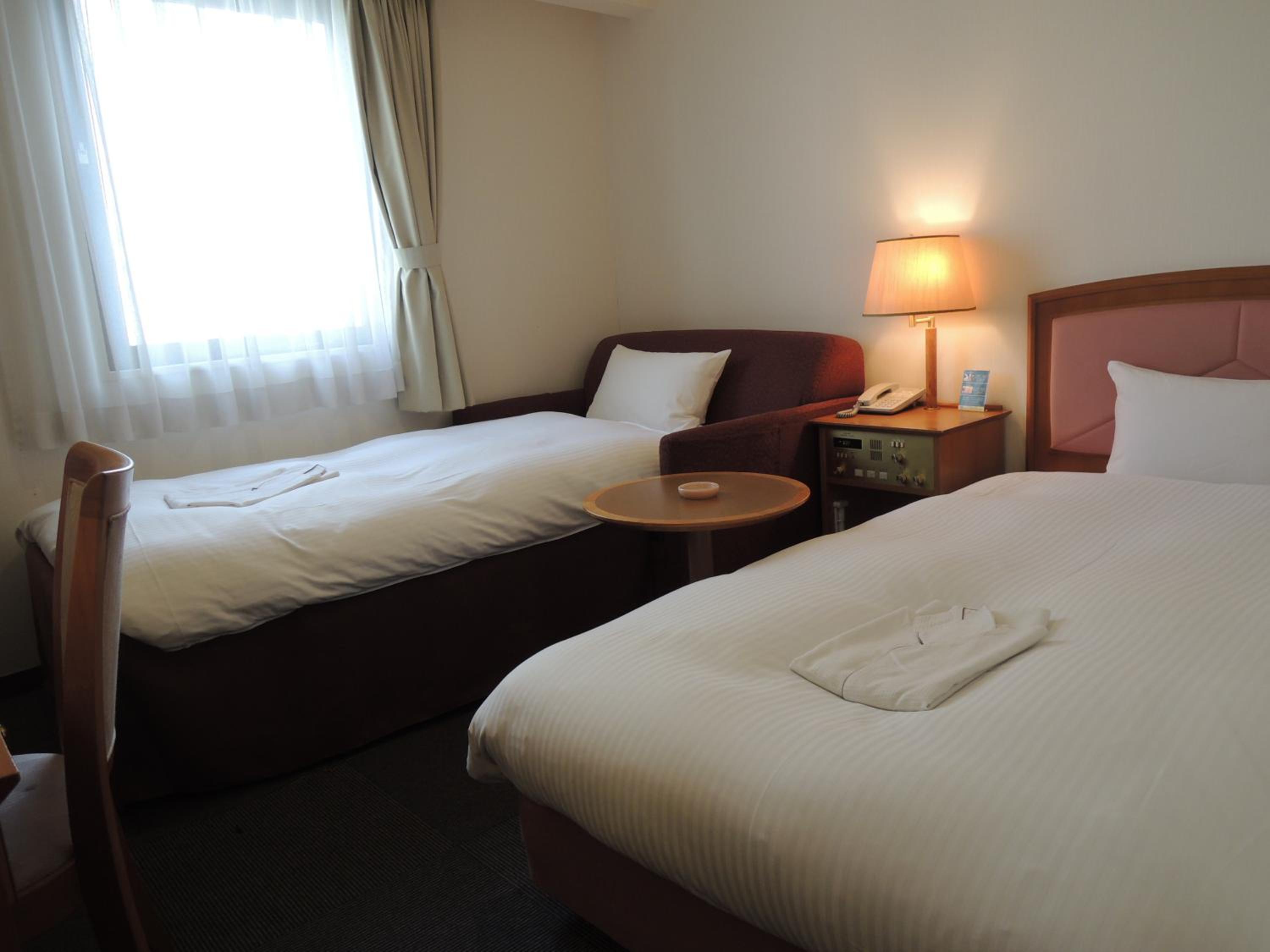Twin Room - Smoking photo 2