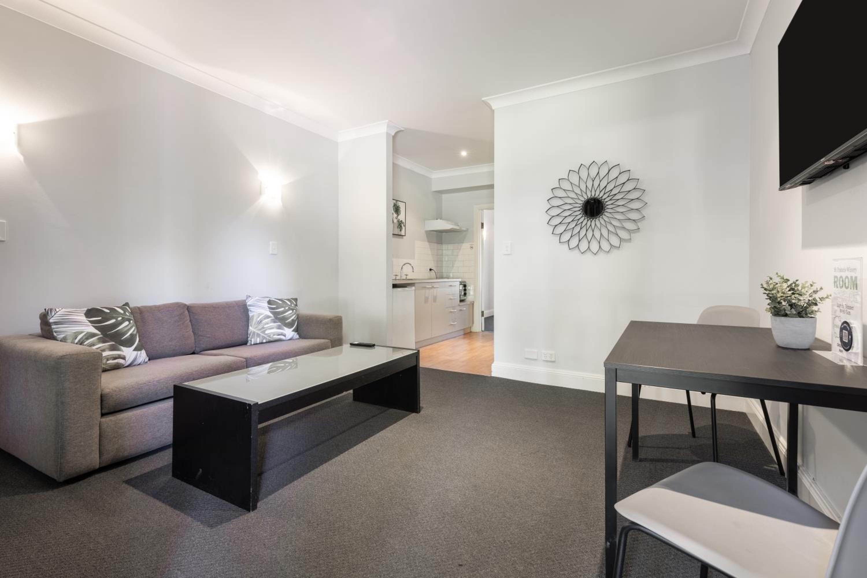 One-Bedroom Apartment - Photo 11