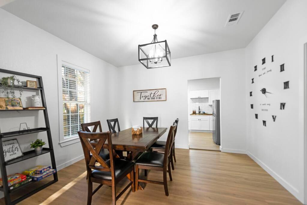 Family Room photo 3