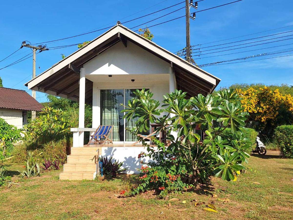 Bungalow with Sea View photo 2
