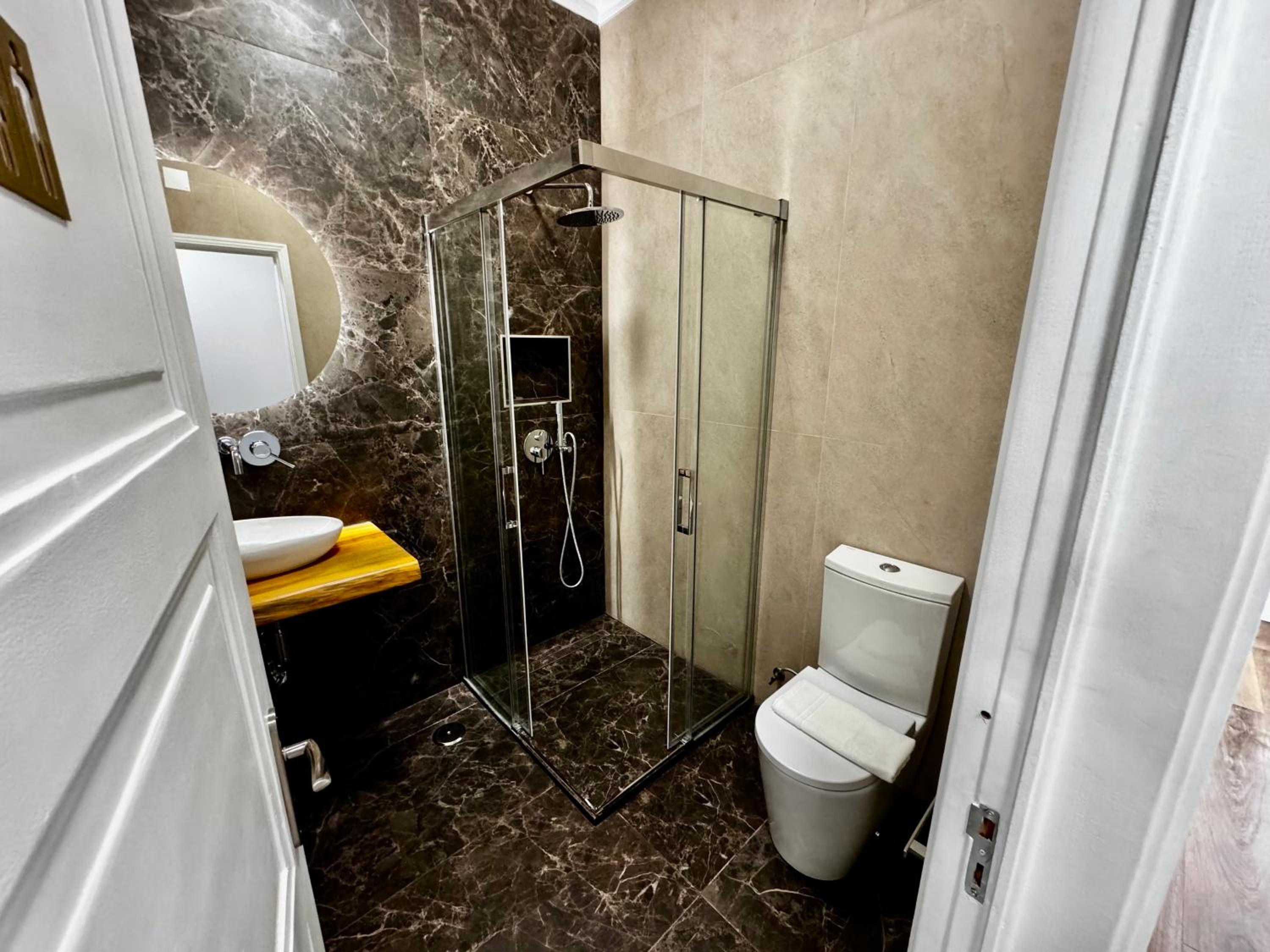 Double Room with Shared Bathroom photo 3