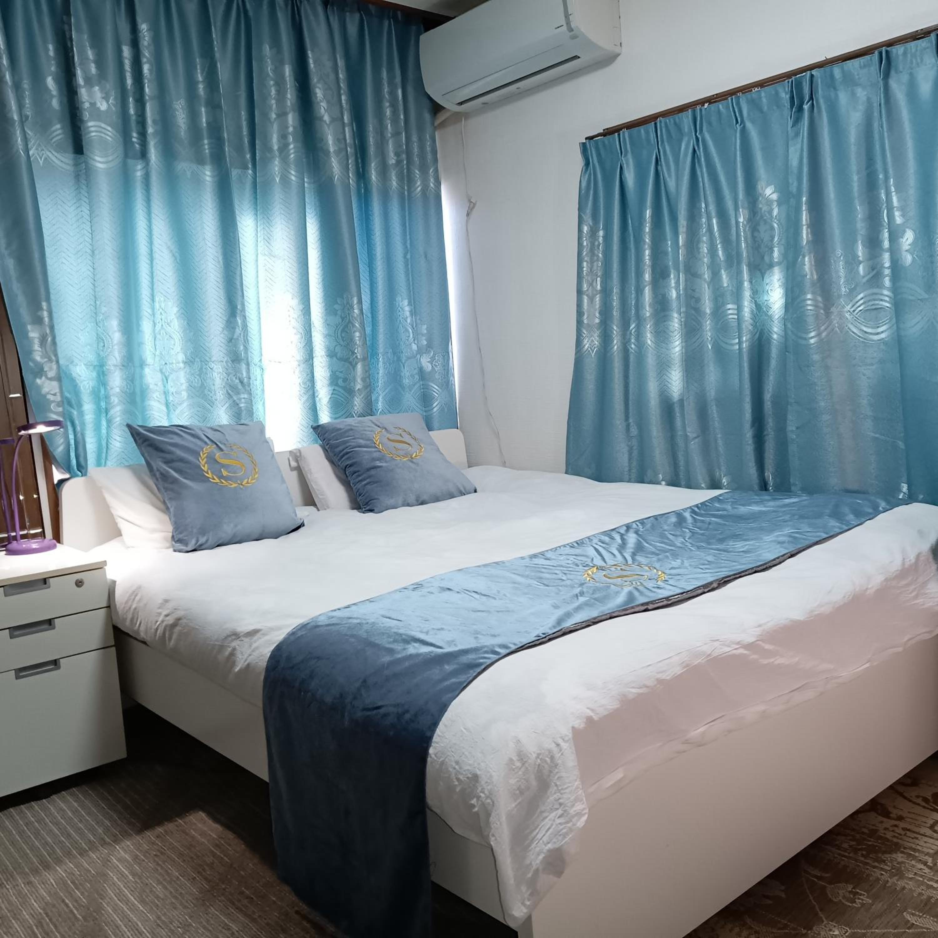 Queen Room photo 1