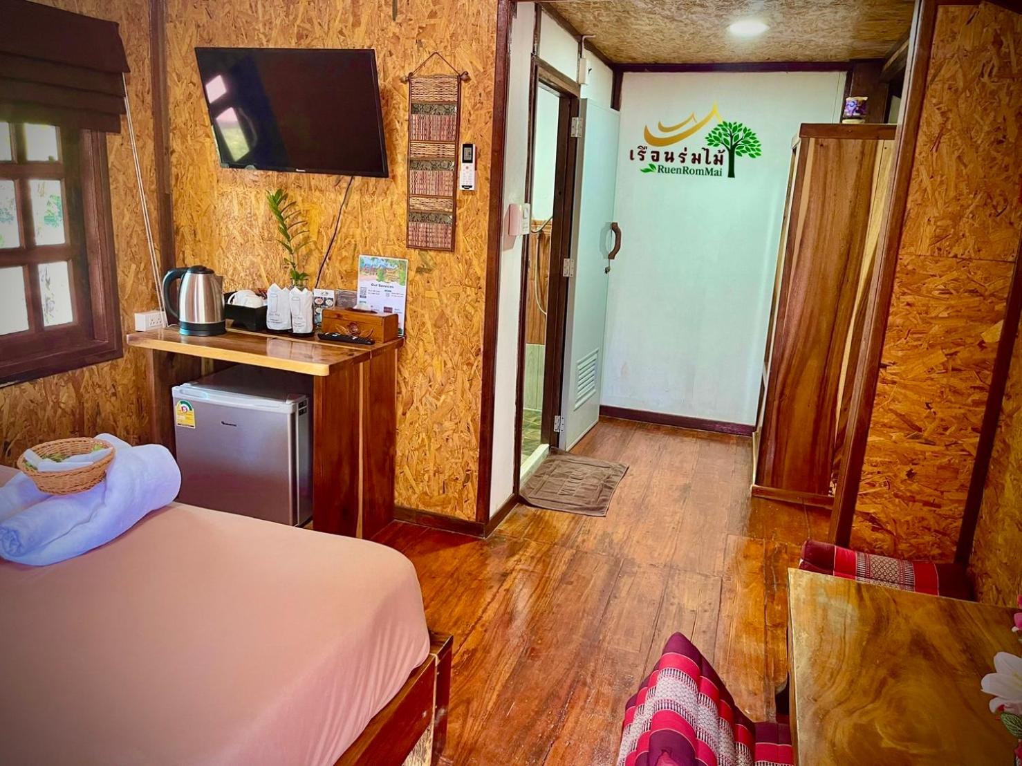 One-Bedroom House - Photo 29