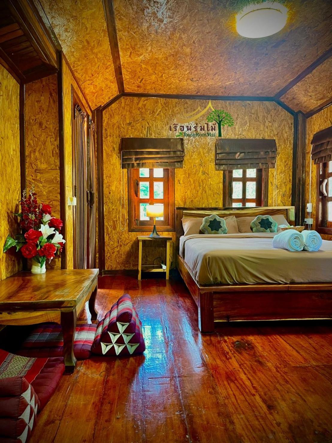 One-Bedroom House - Photo 27