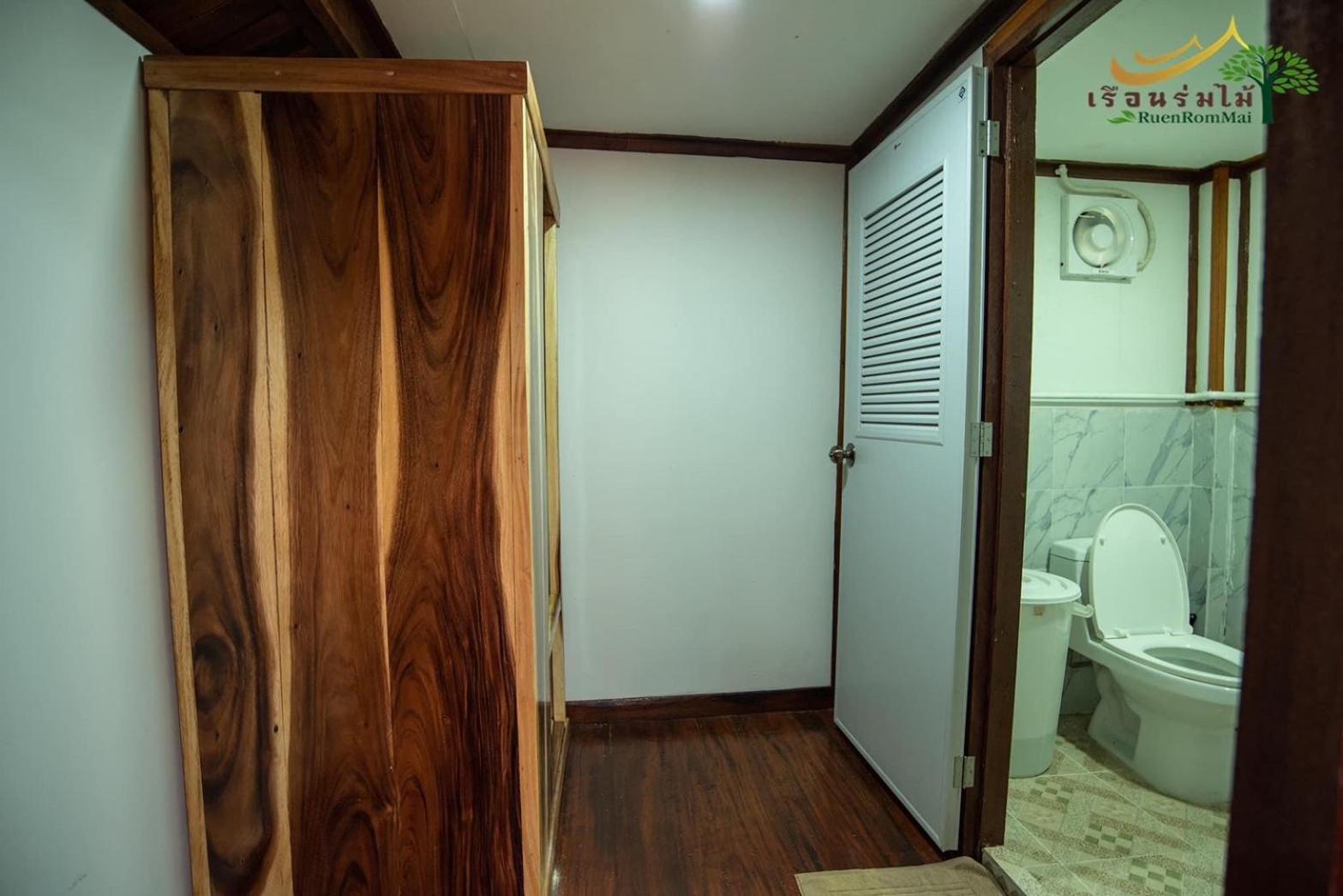 One-Bedroom House - Photo 24
