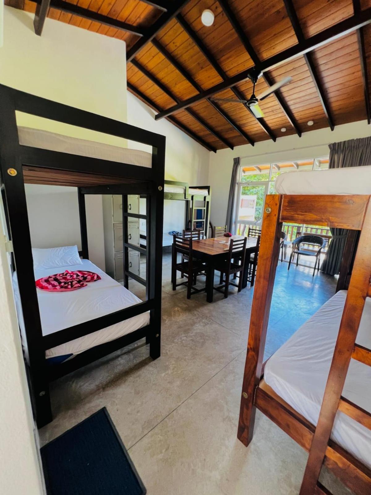 Bed in 6-Bed Mixed Dormitory Room photo 3
