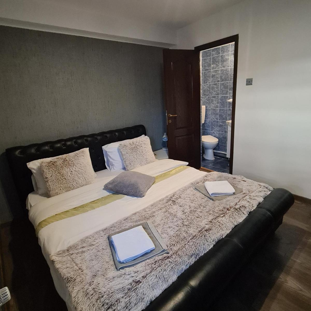 Standard King Room - Photo 3