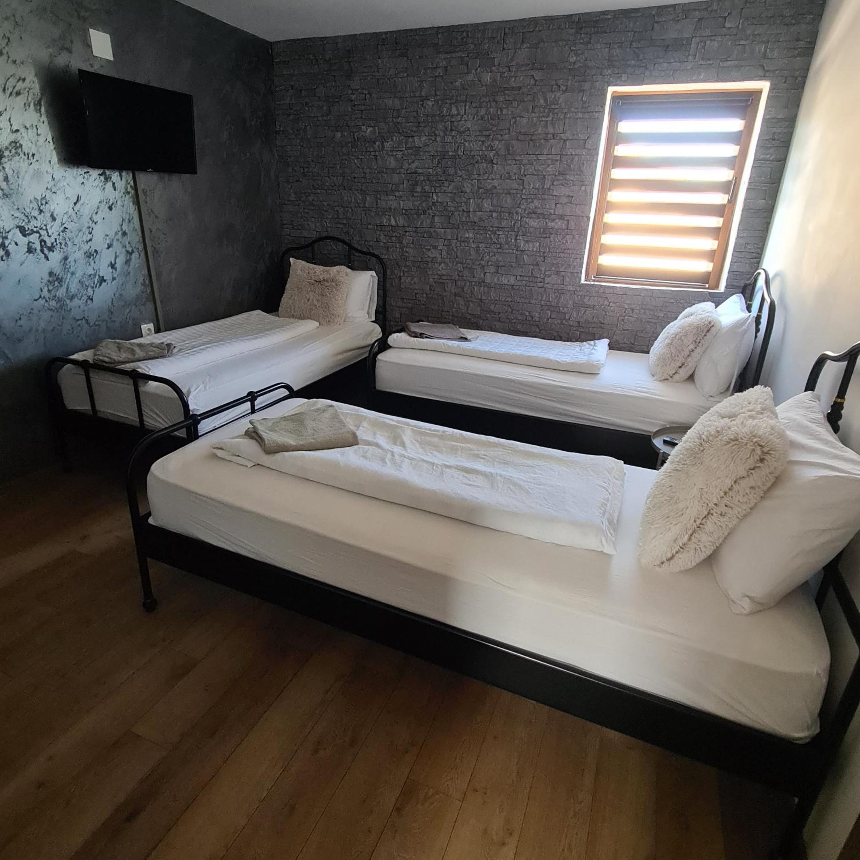 Triple Room with Private Bathroom - Photo 1