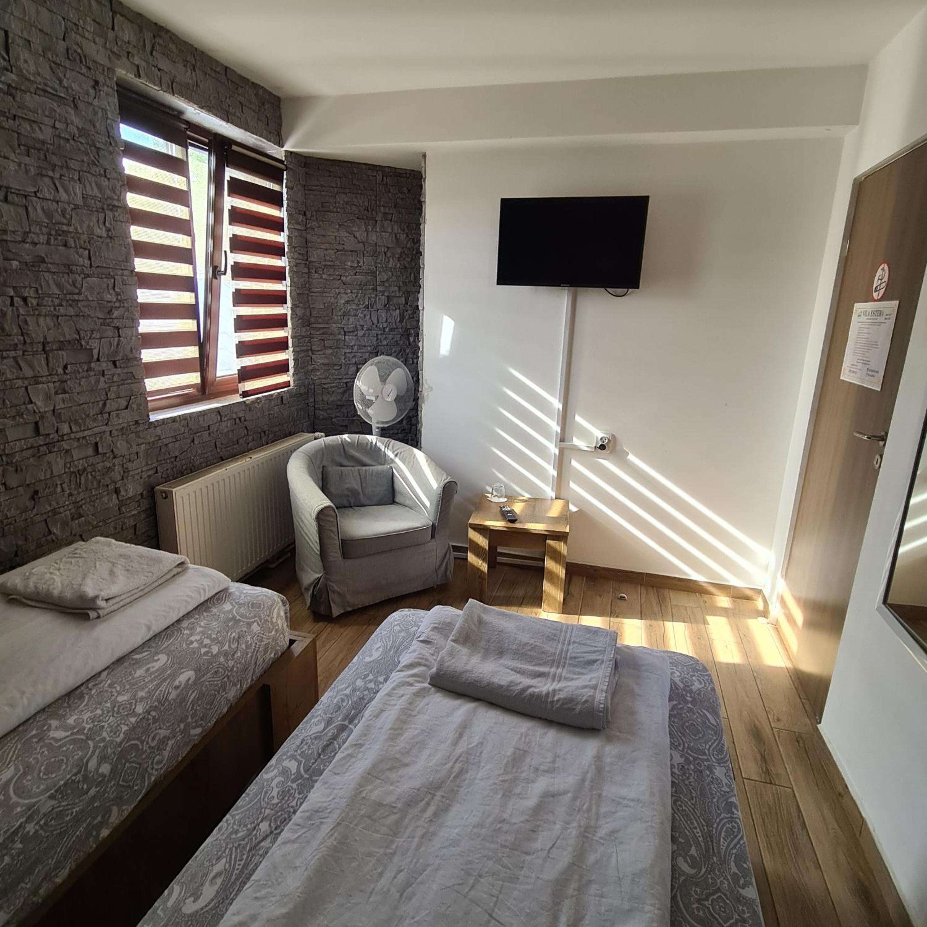 Double Room with Private Bathroom - Photo 1