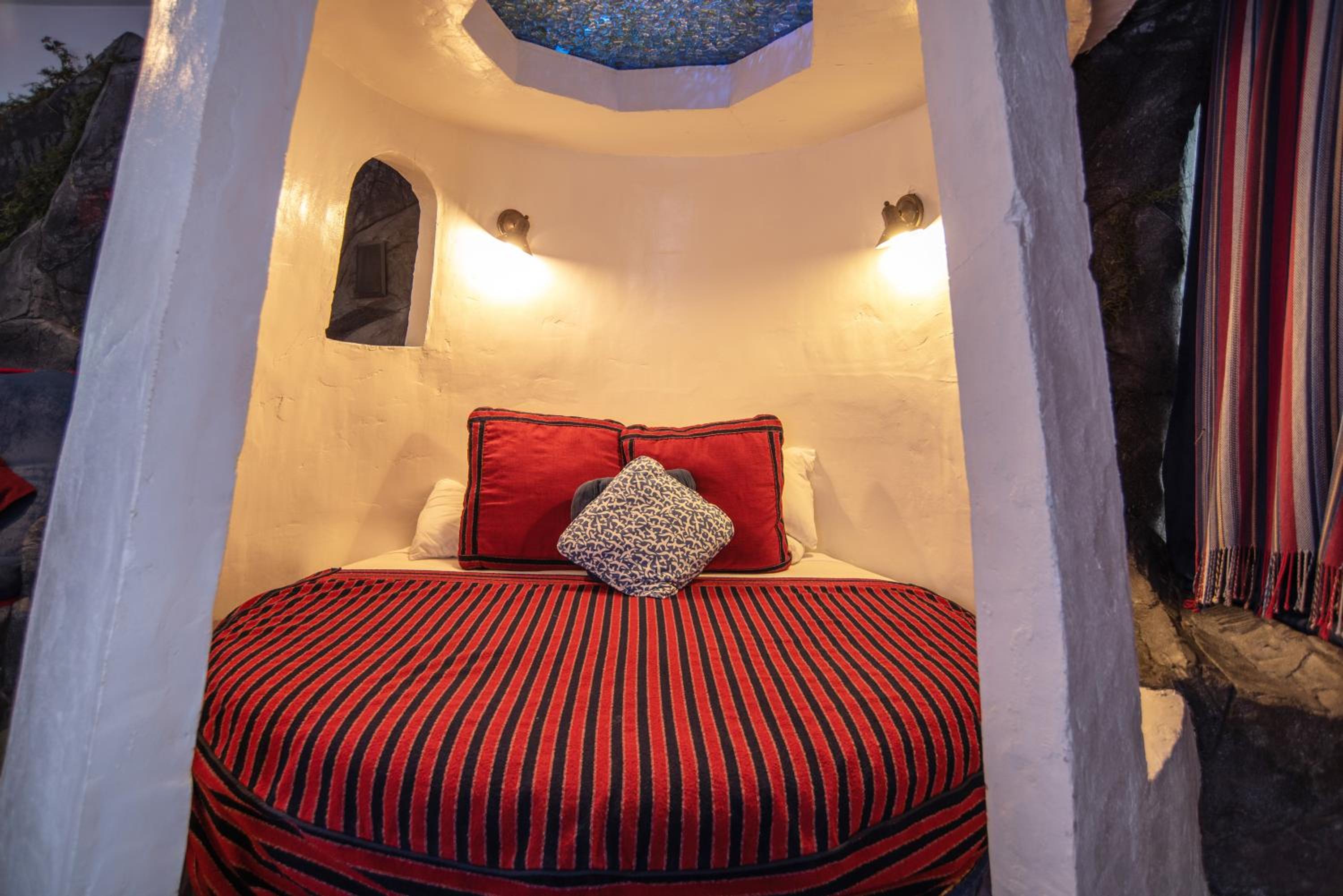 Double Room with Balcony - Photo 3
