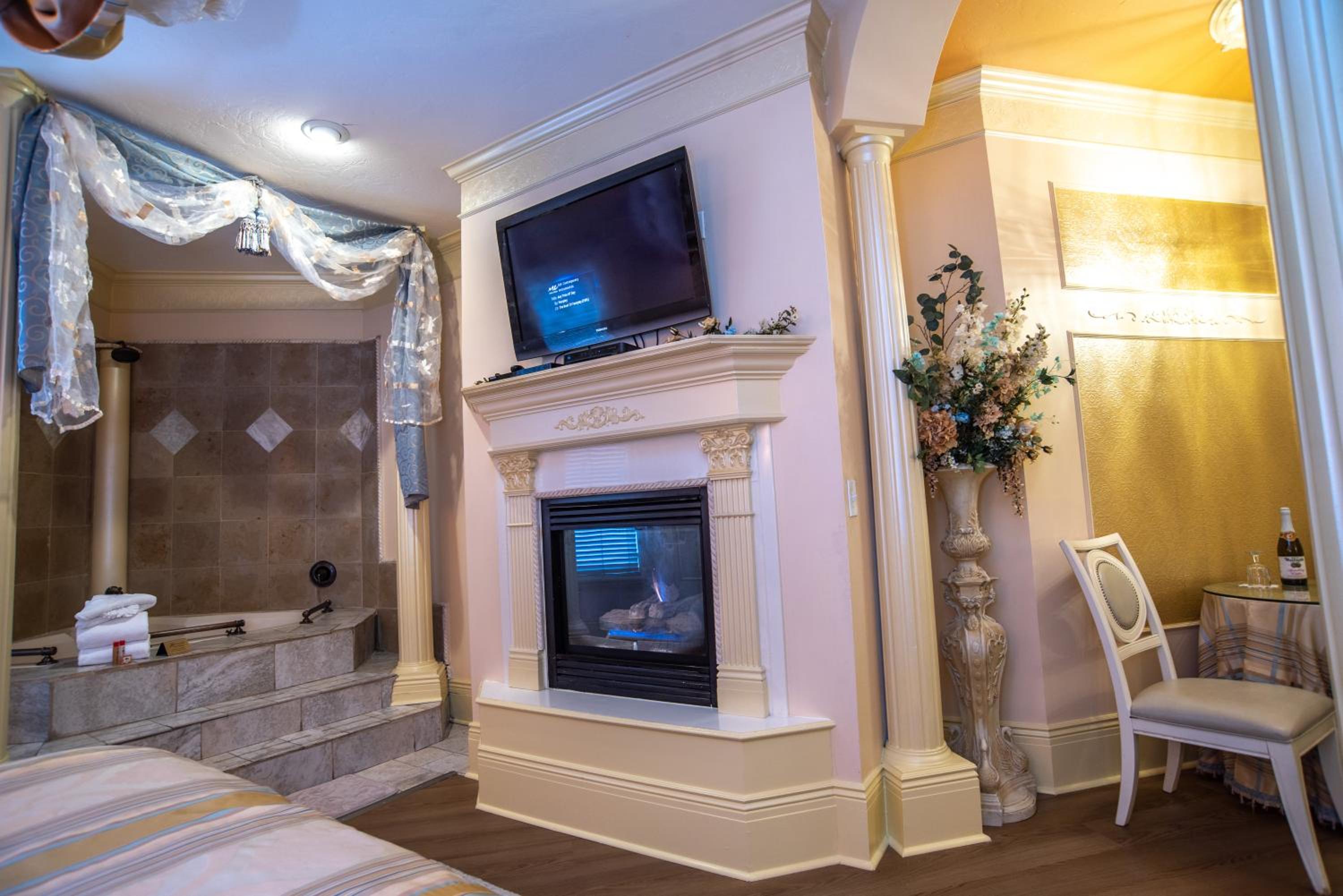 Double Room with Patio - Photo 6