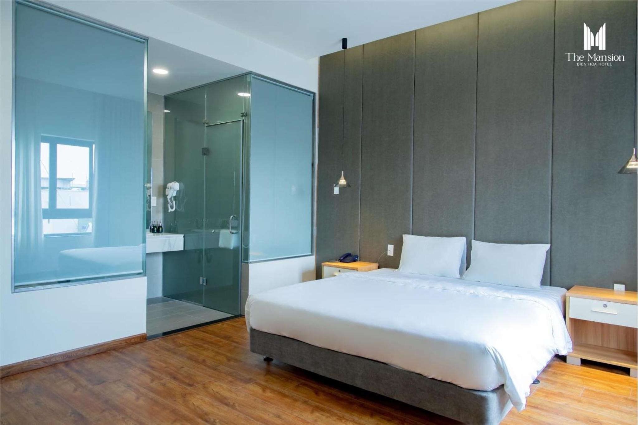 Deluxe King Room - Photo 1