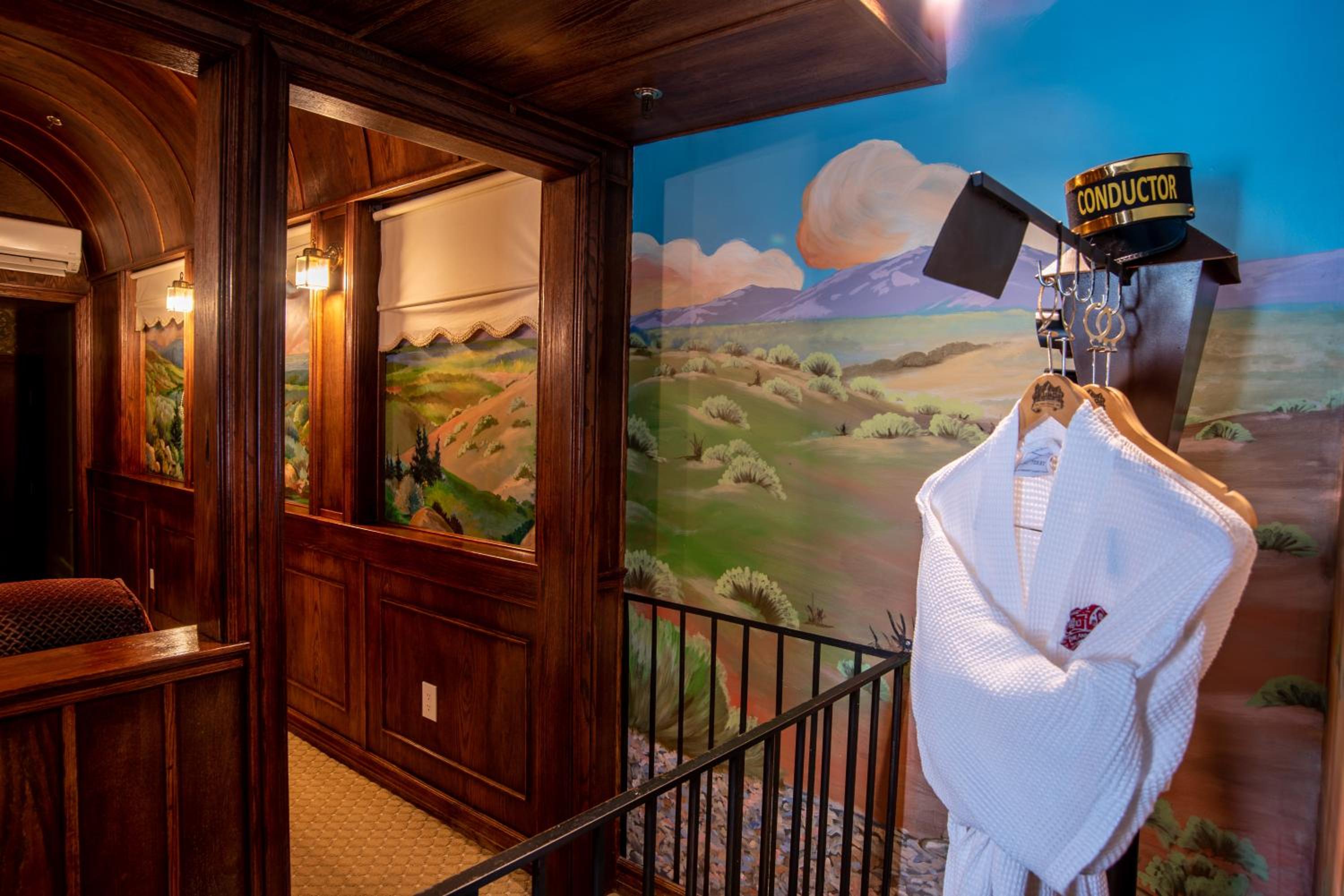 Queen Room with Garden View - Photo 5