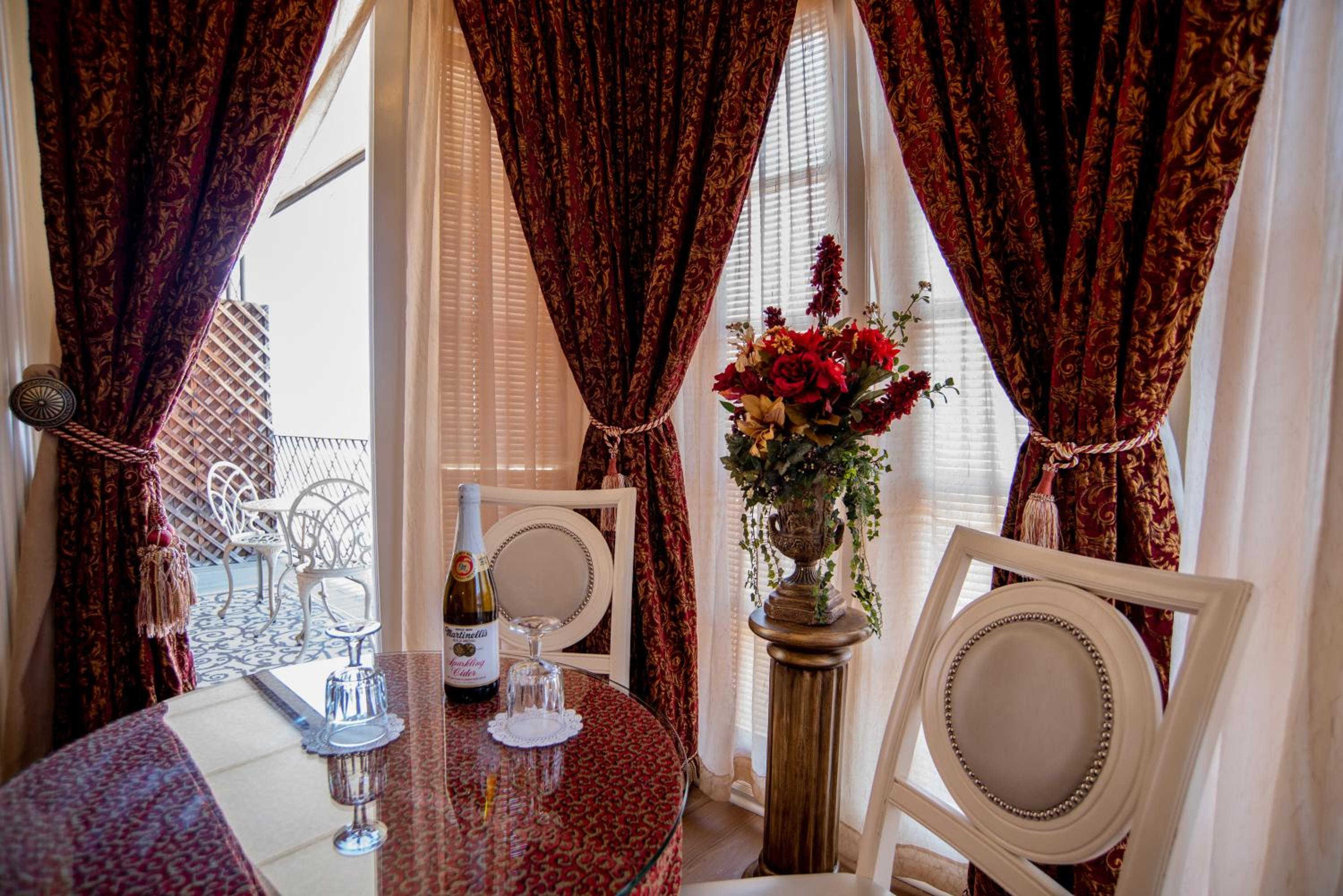 Deluxe Double Room with Balcony and Sea View - Photo 3