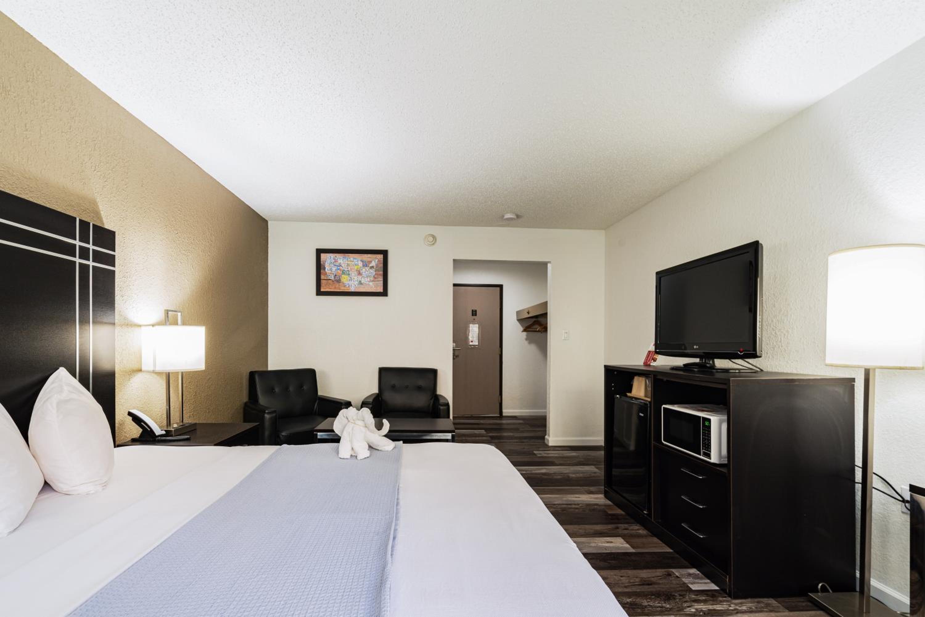King Room - Non-Smoking - Photo 1