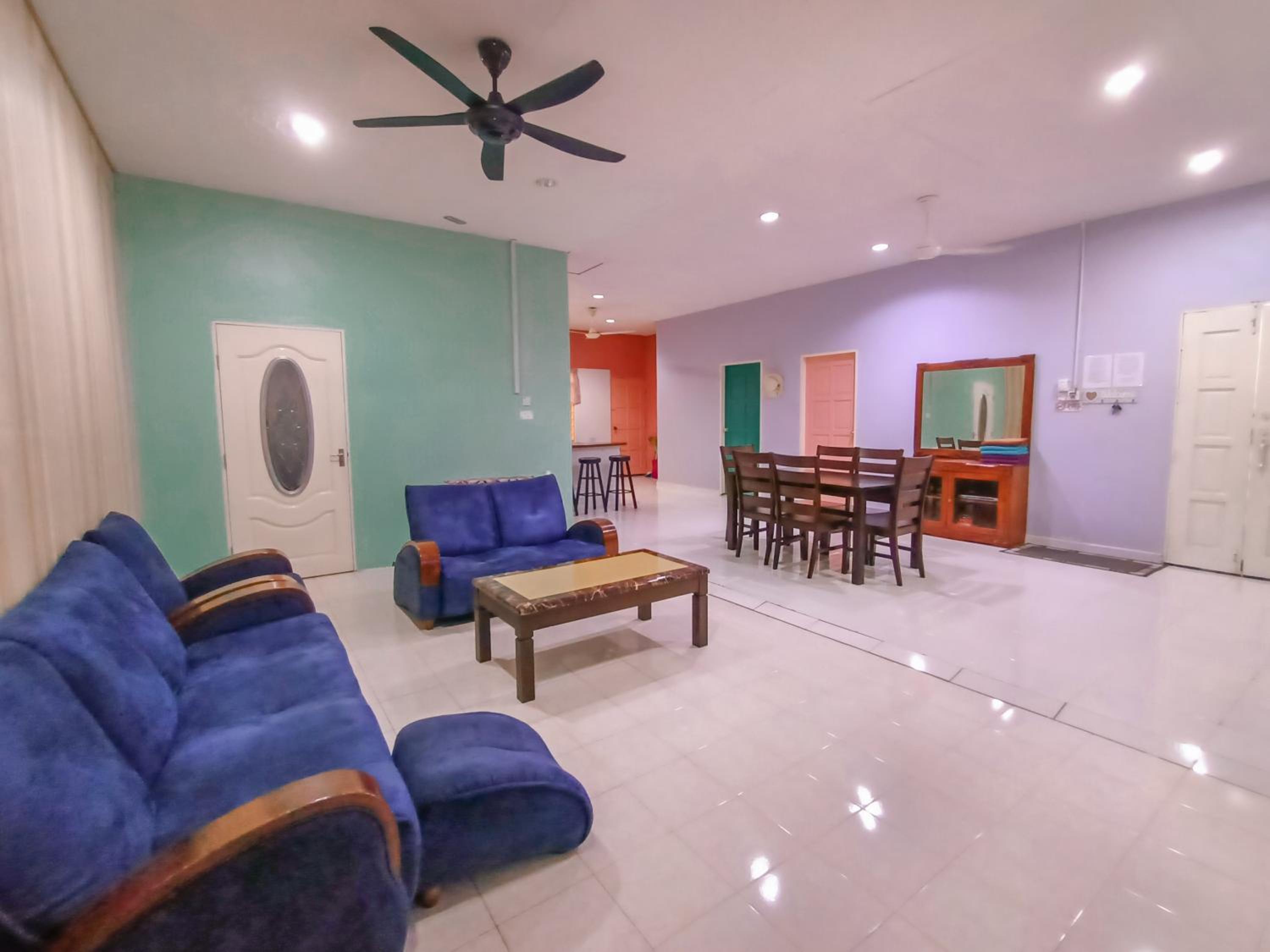 Four-Bedroom House photo 2