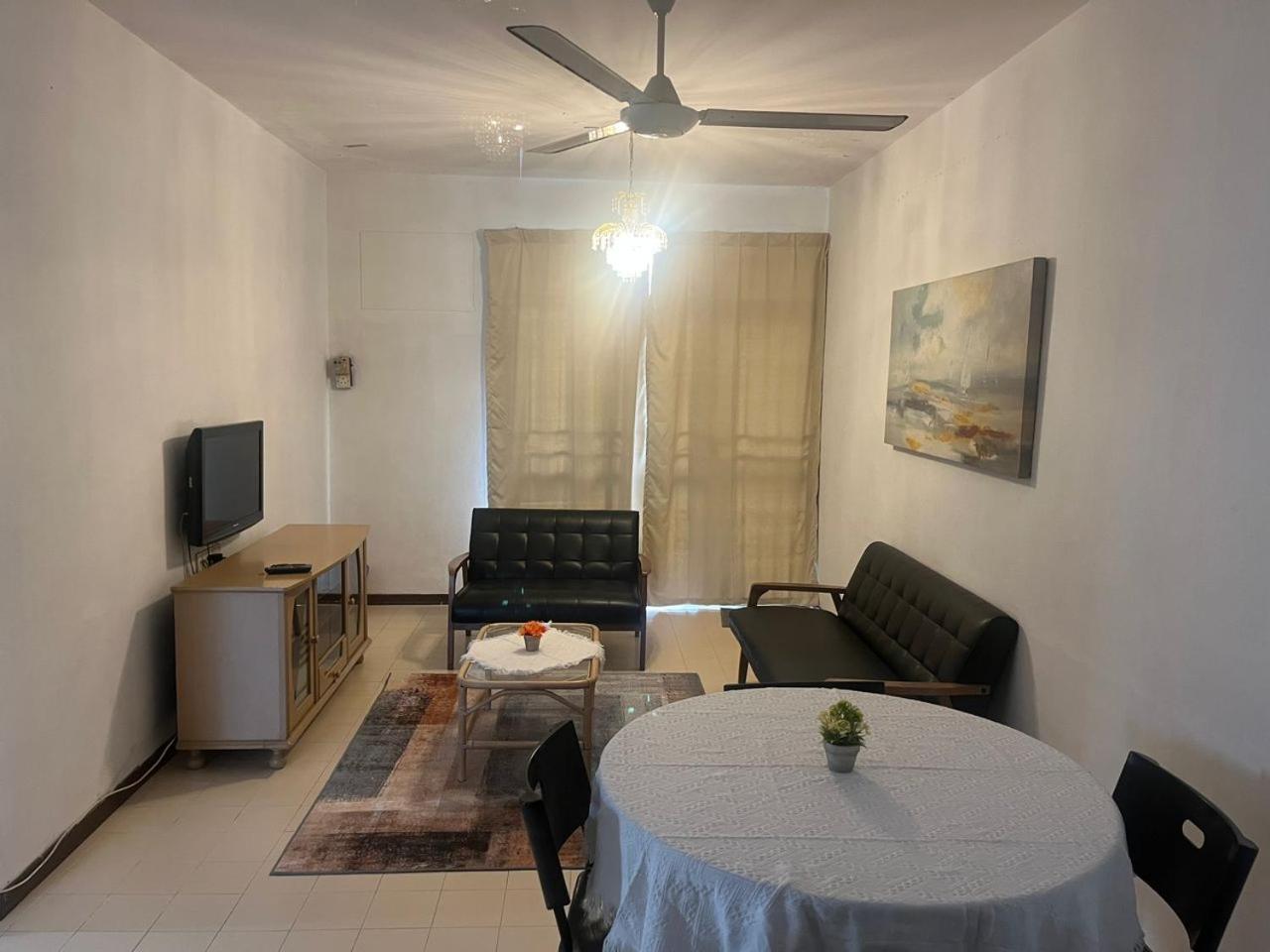 Three-Bedroom Apartment photo 1