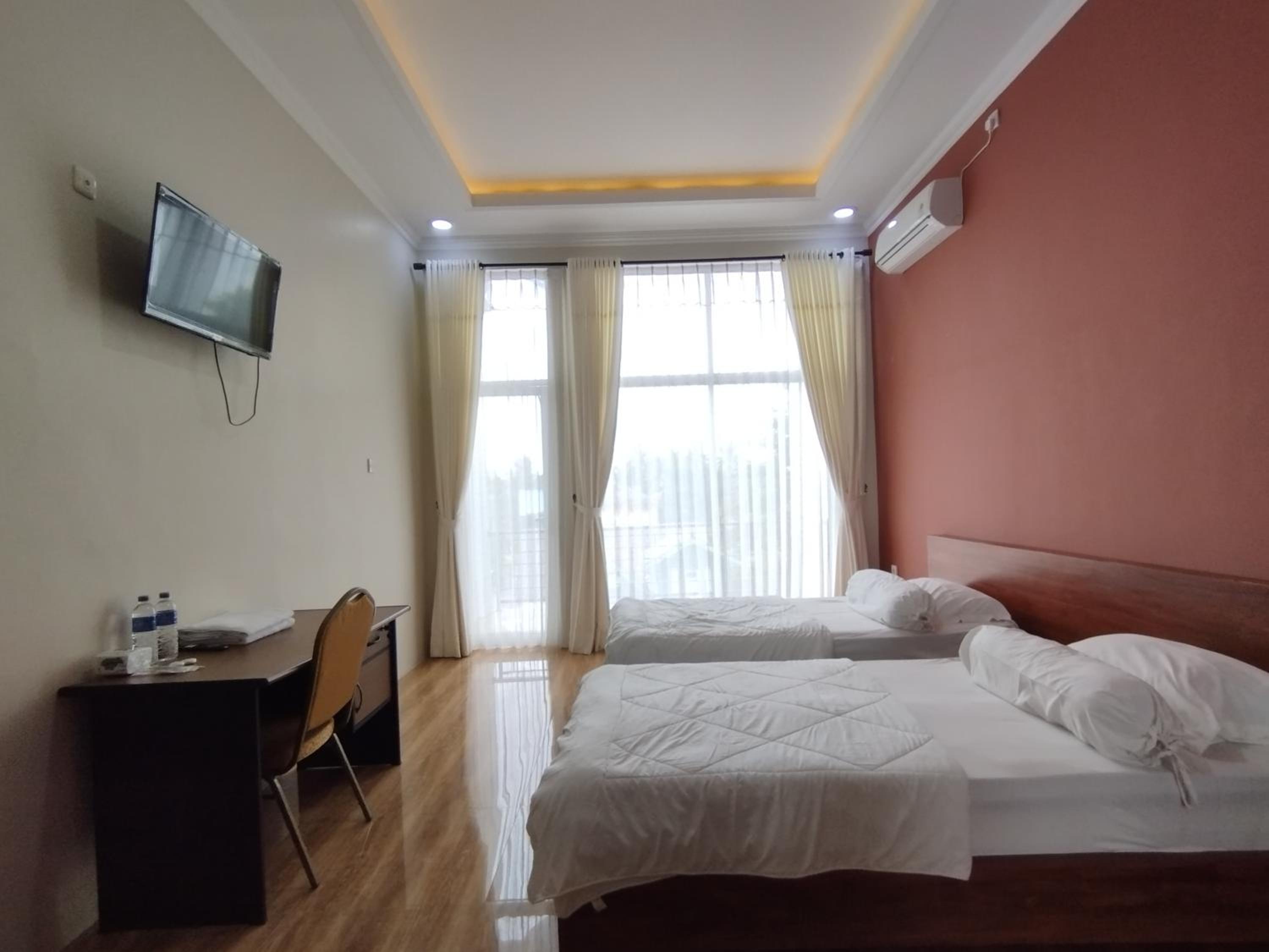 Deluxe Double Room with Balcony photo 2