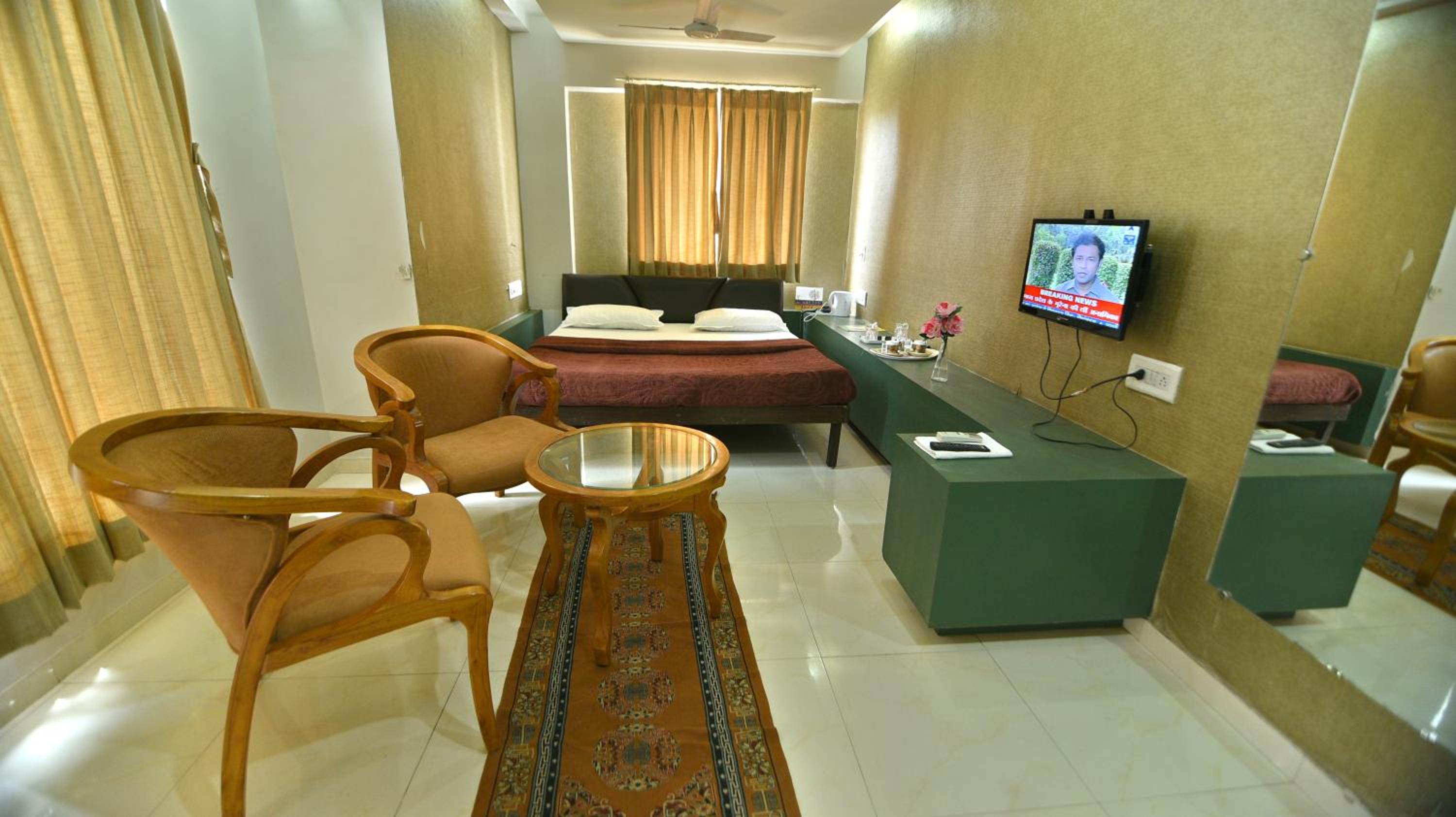Deluxe Suite - Photo 1