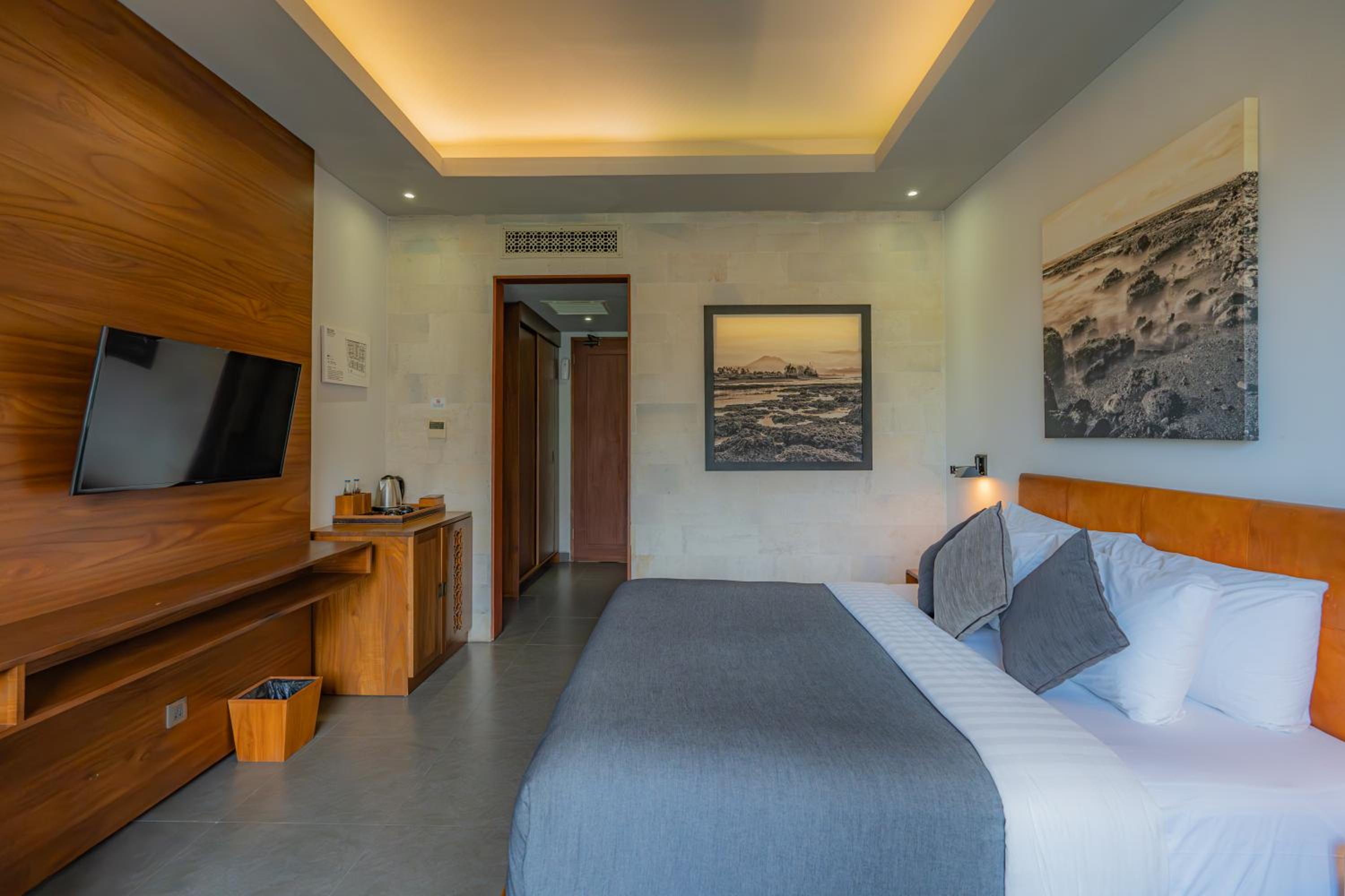 Deluxe Double or Twin Room with Pool View photo 3