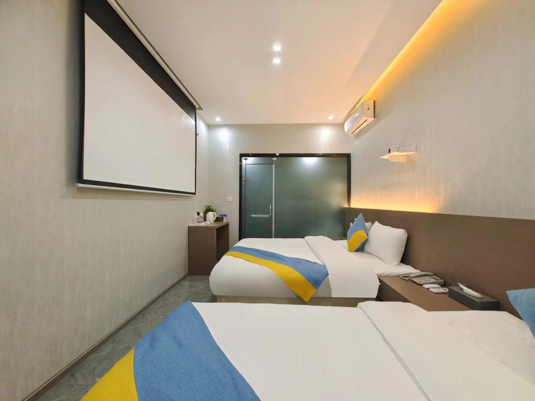 Deluxe Family Suite photo 2