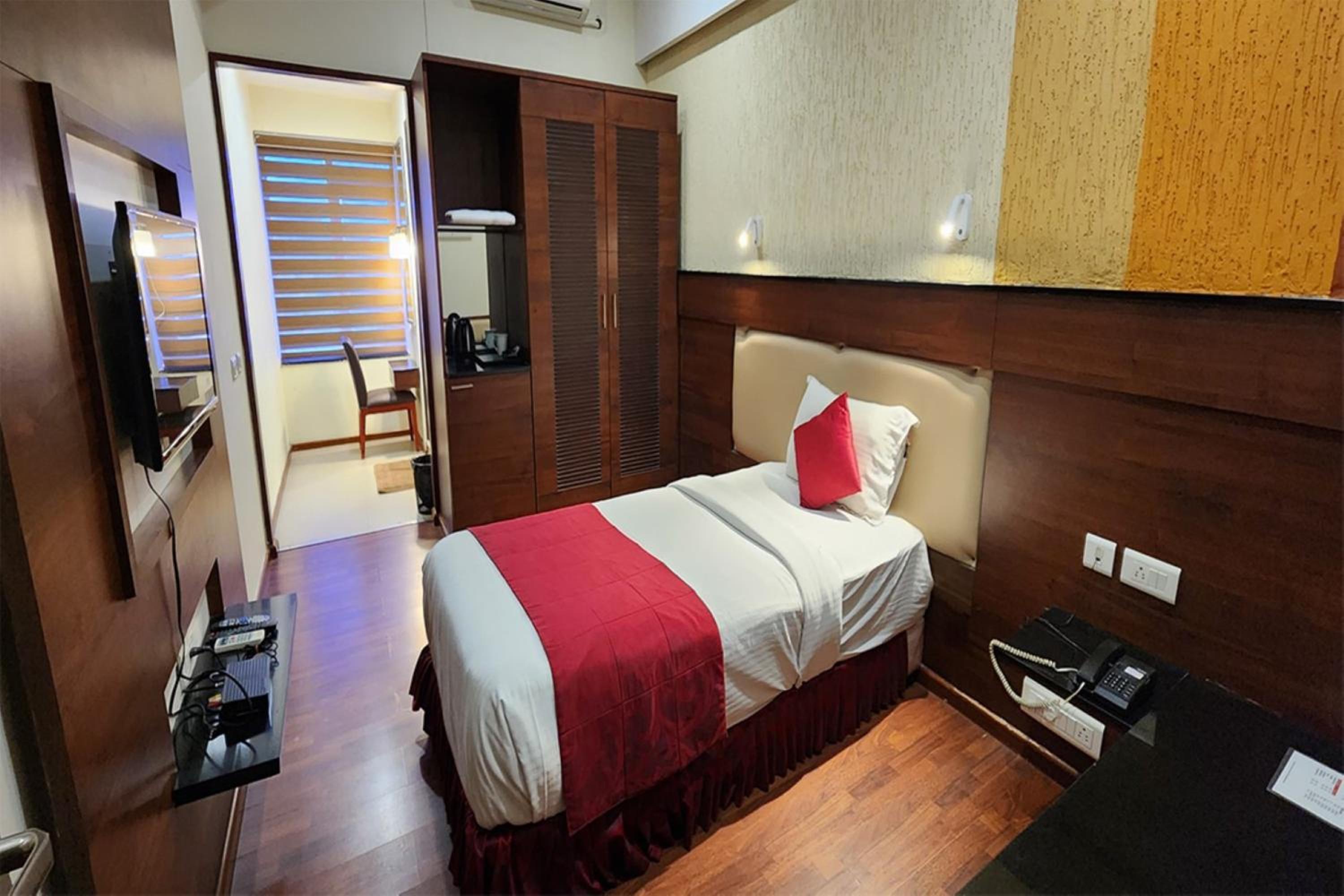 Single Room - Photo 1