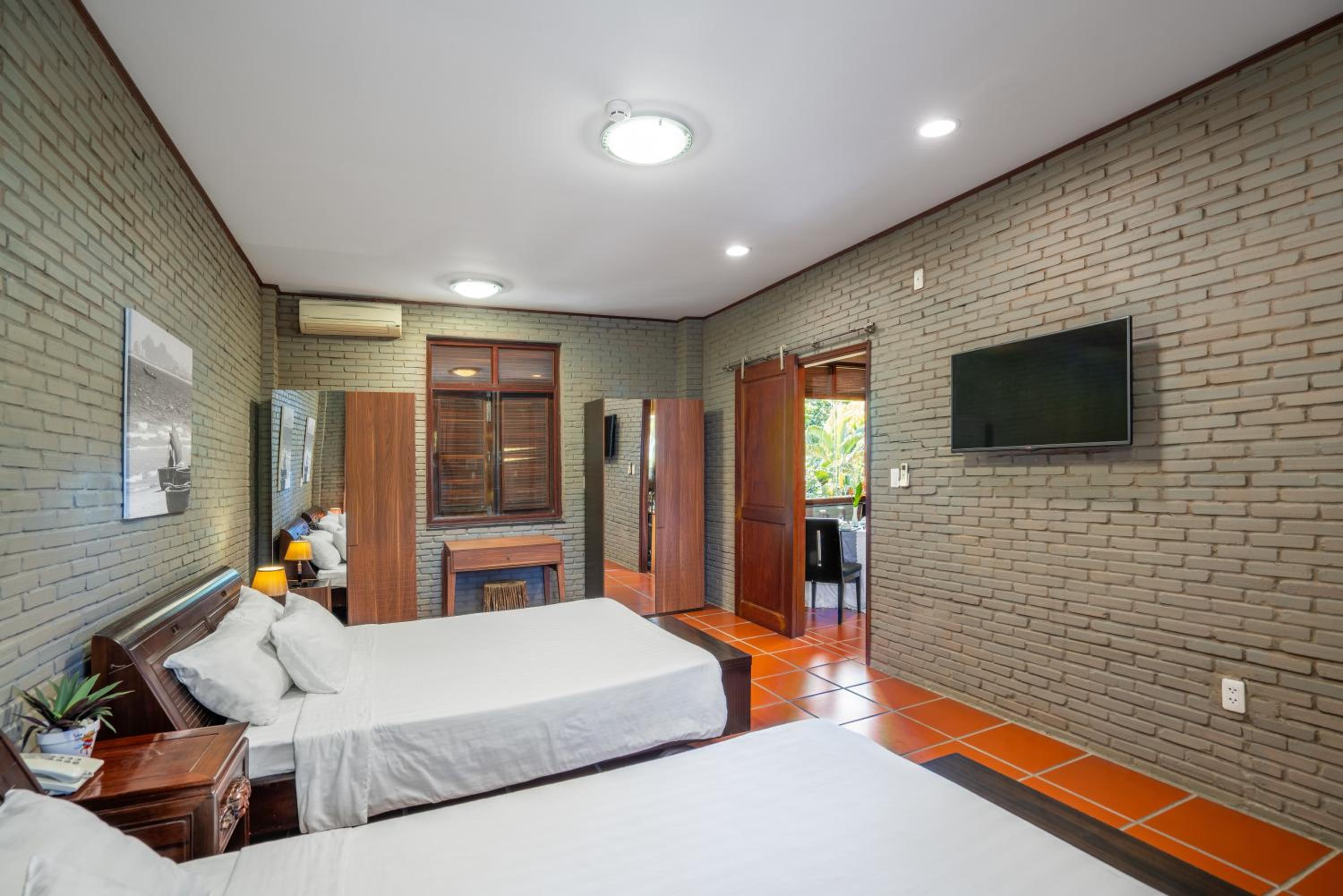 Family Room - Photo 6