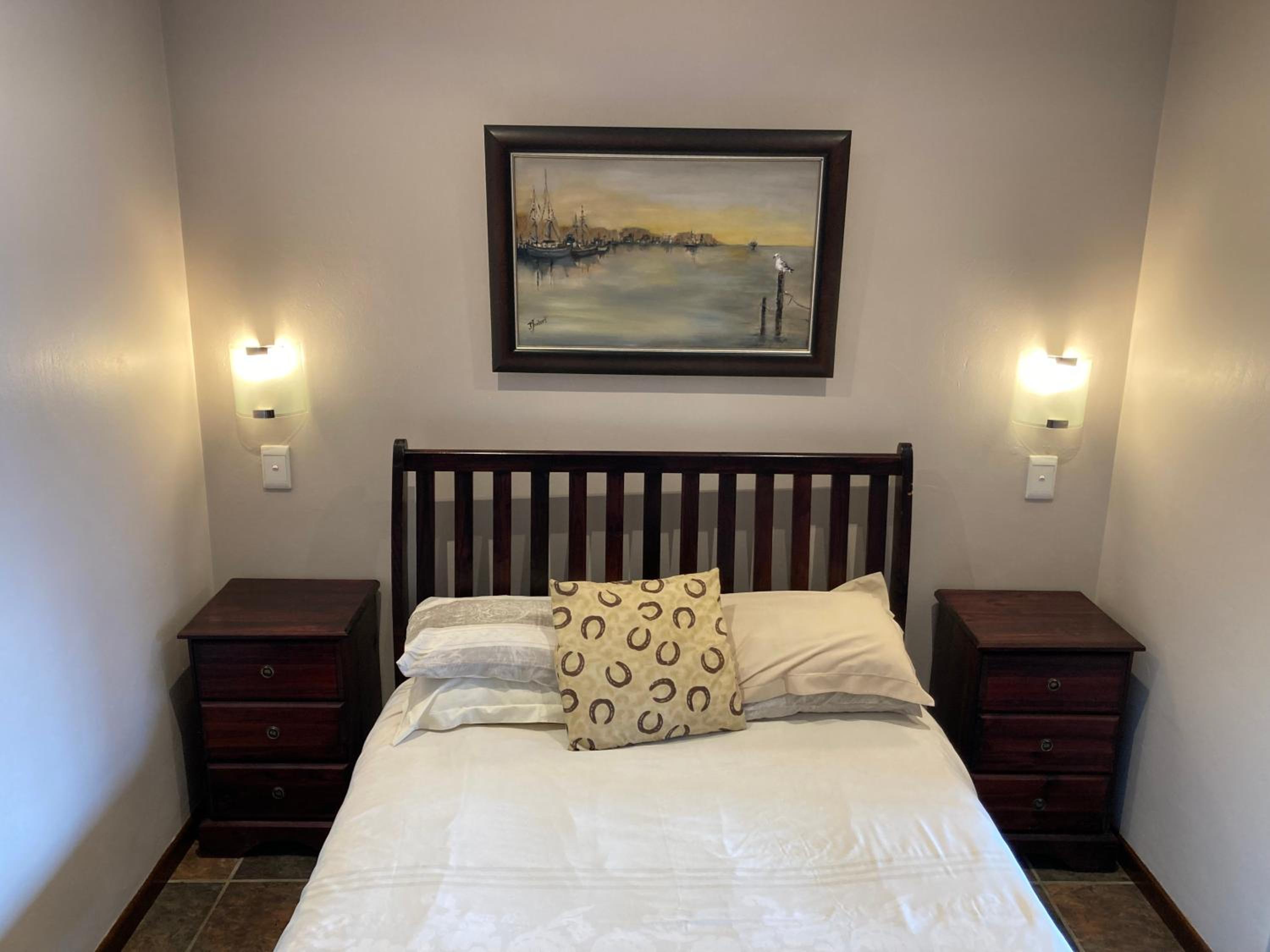 Deluxe Double Room (2 Adults + 1 Child) - Photo 1