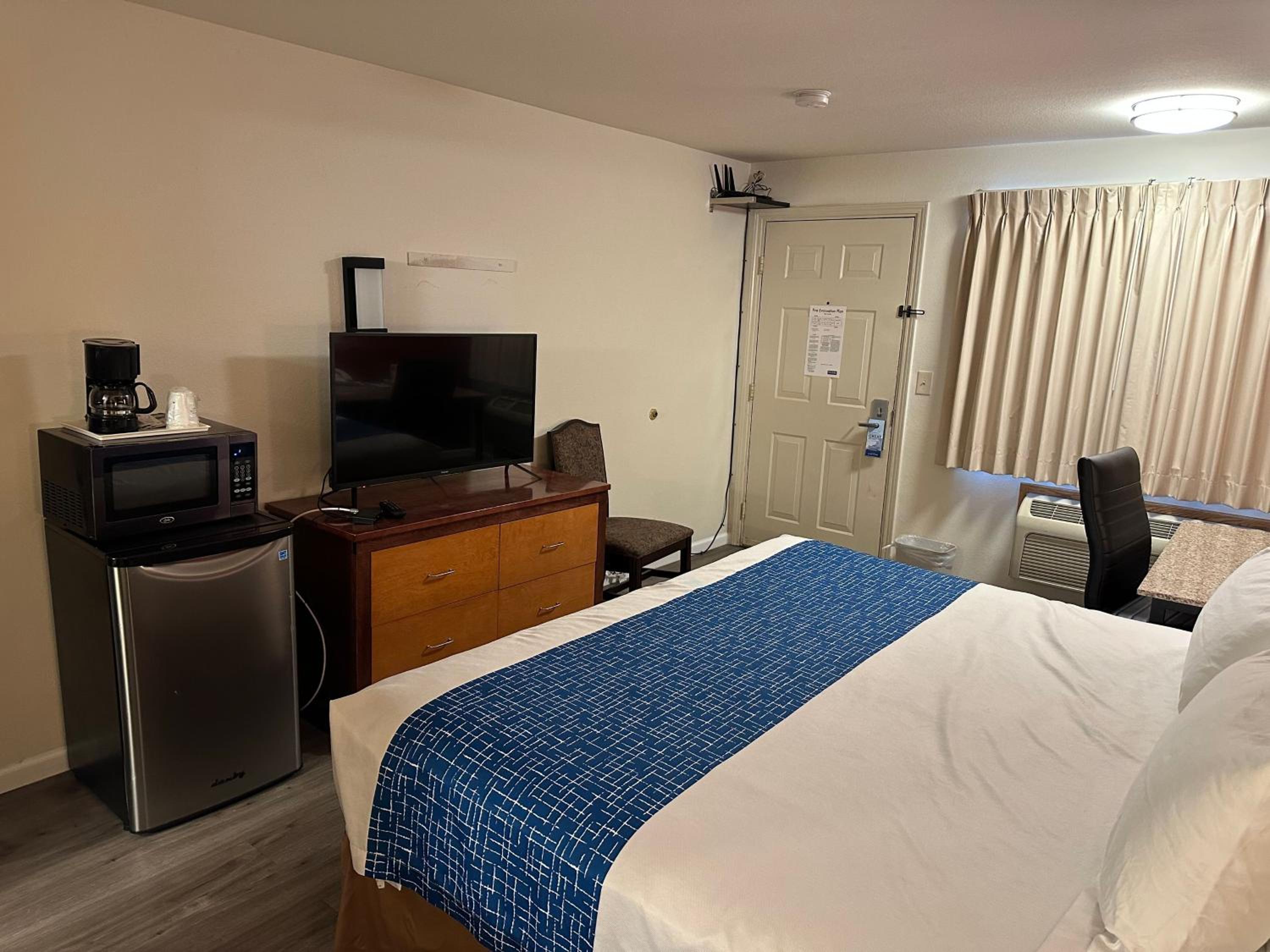 King Suite with Whirlpool - Non-smoking - Photo 3