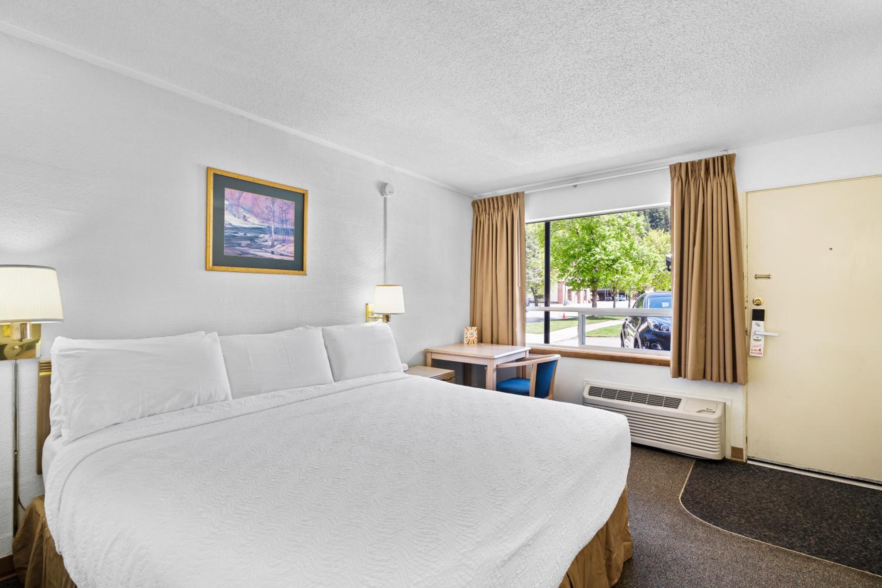 Standard King Room - Photo 1