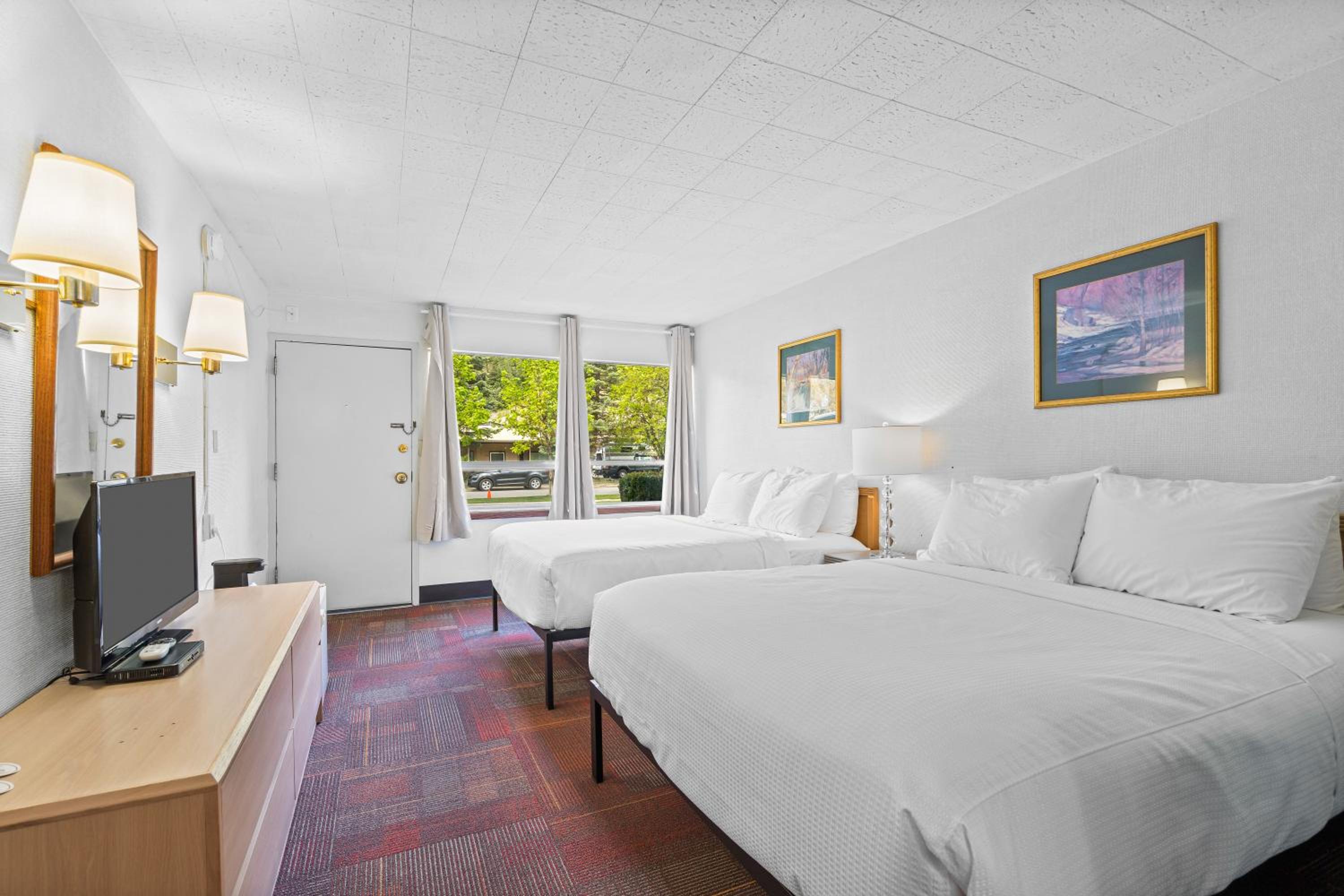 Superior Two Queen Room - Photo 4