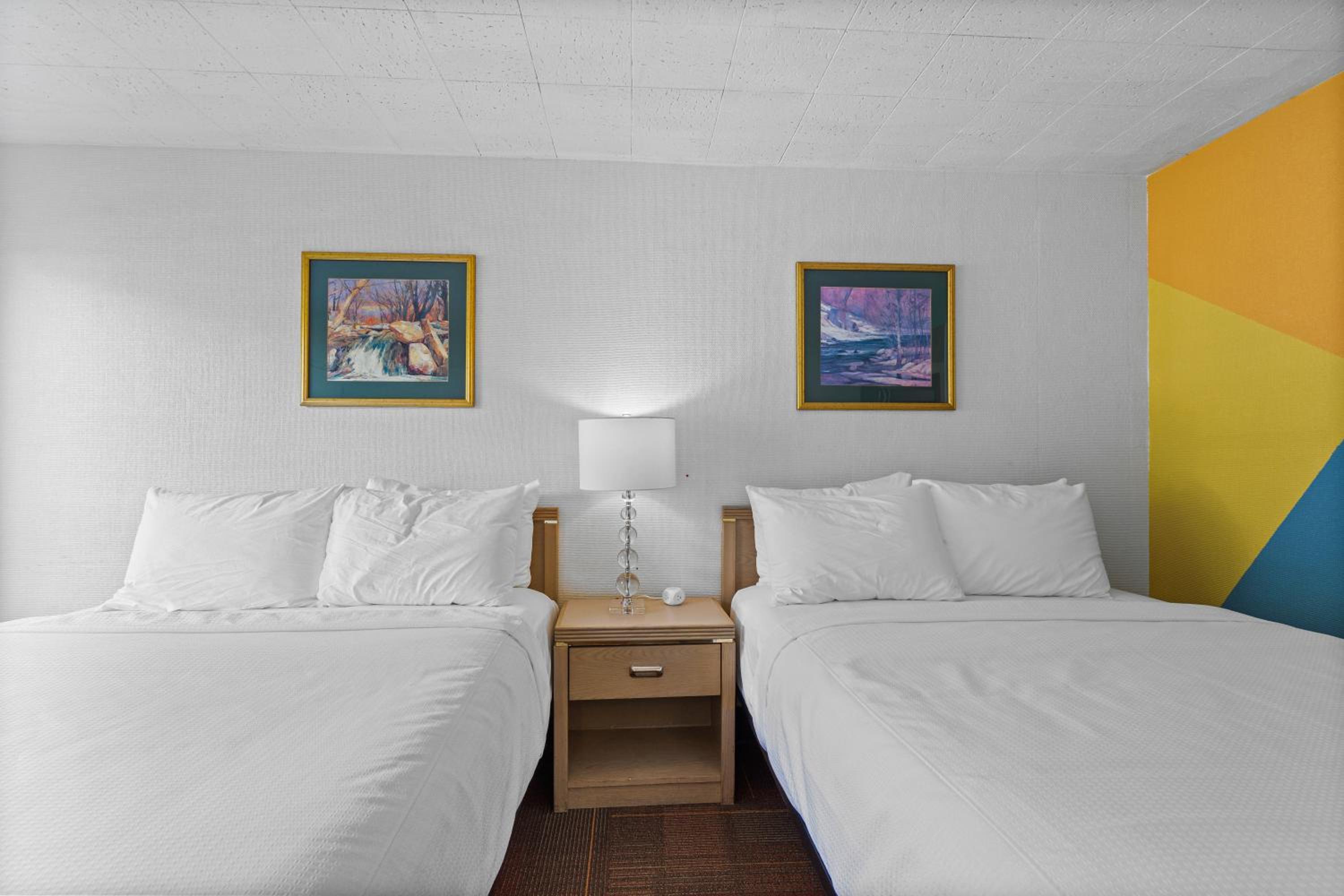 Queen Room with Balcony - Photo 3