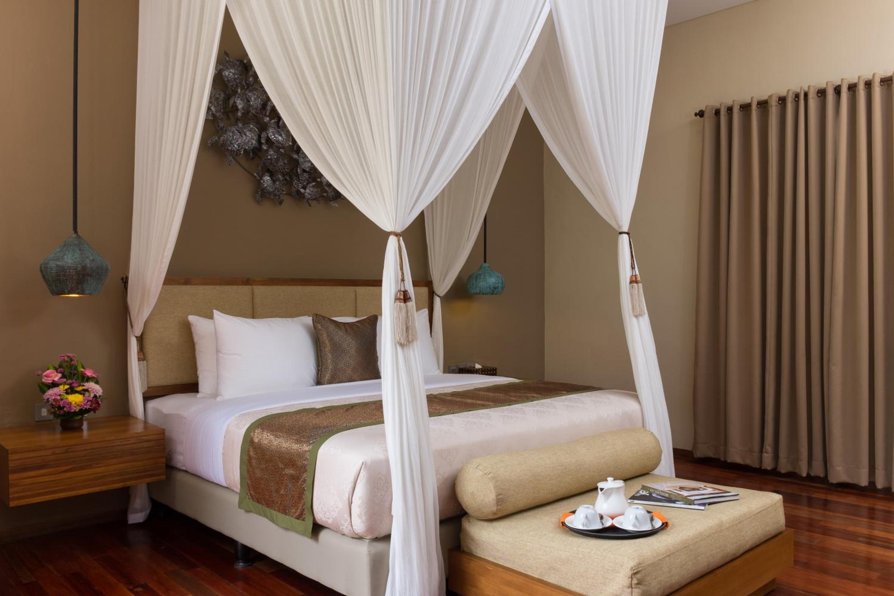 Three-Bedroom Villa with Private Pool - Photo 16