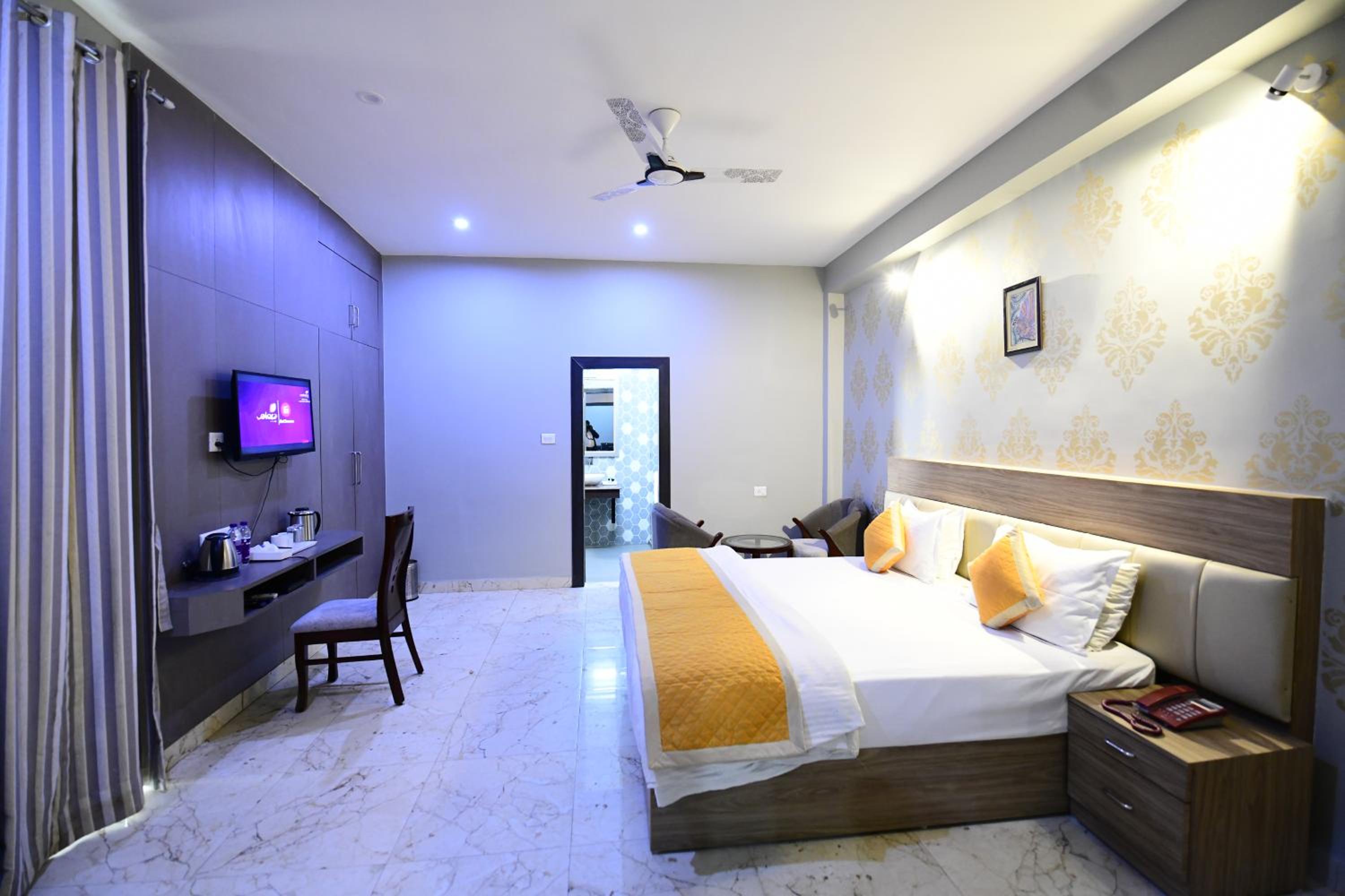 Deluxe Double Room photo 2