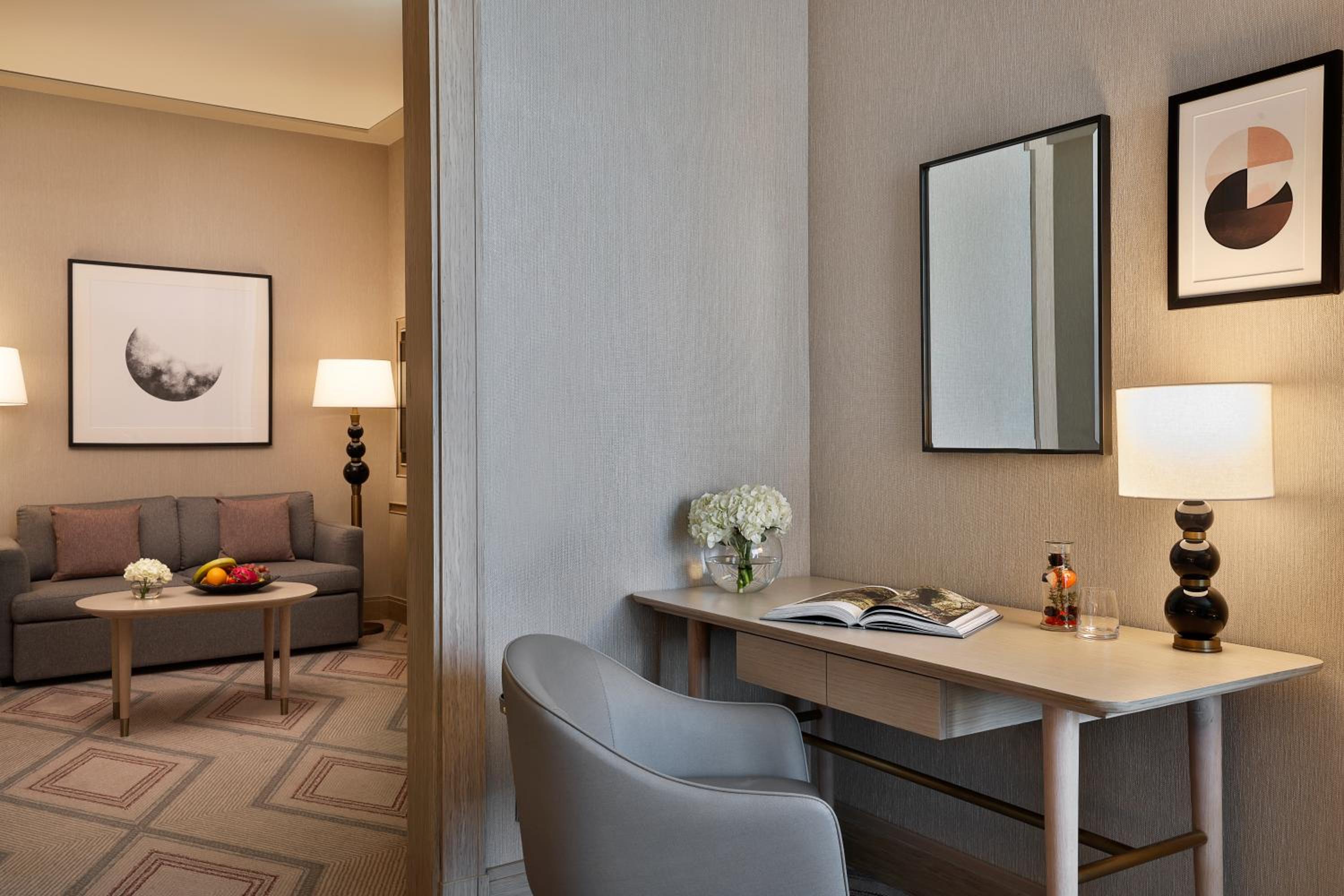 One Bedroom Deluxe Suite City View - East Towers photo 2