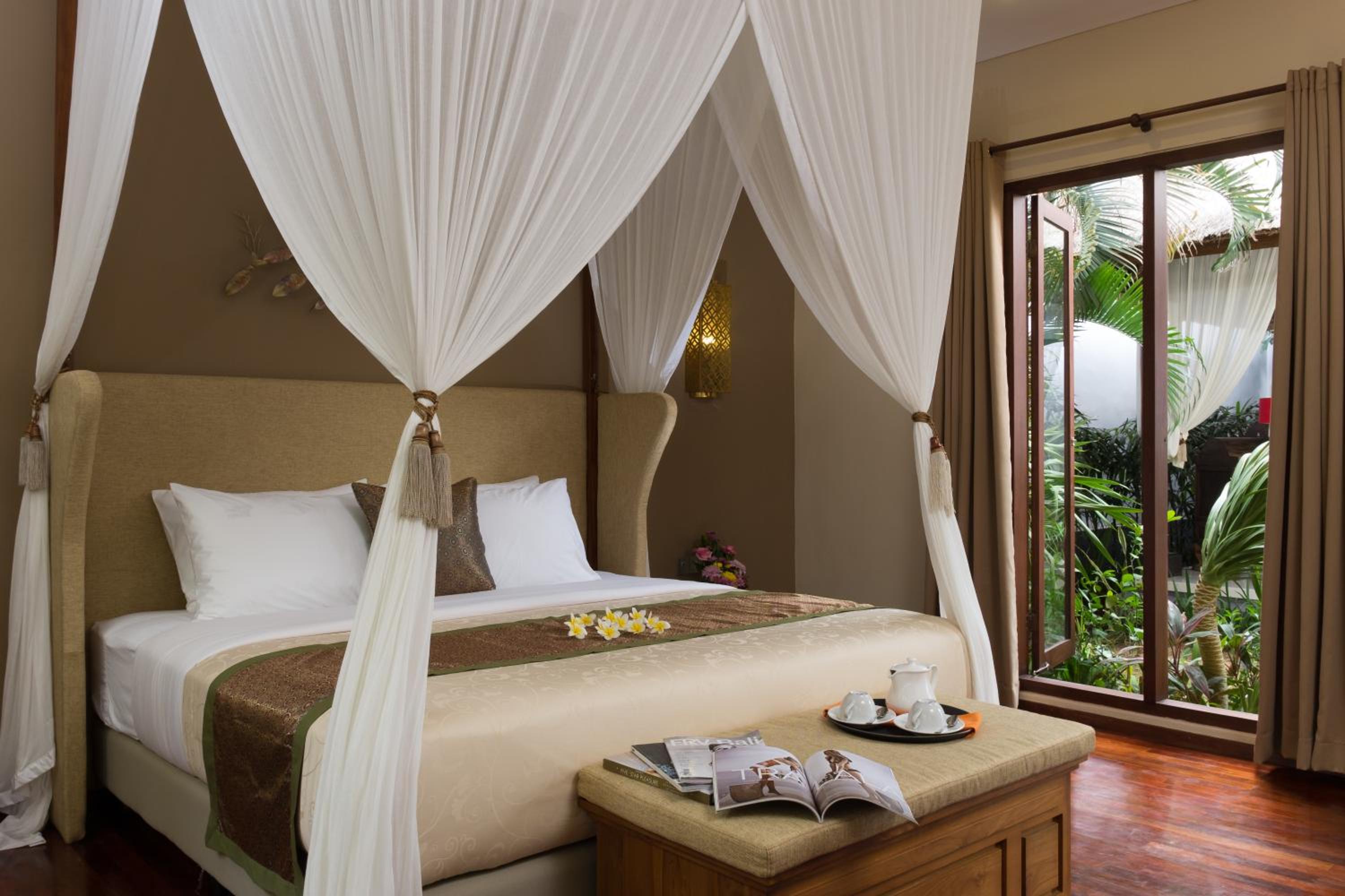 Three-Bedroom Villa with Private Pool - Photo 17