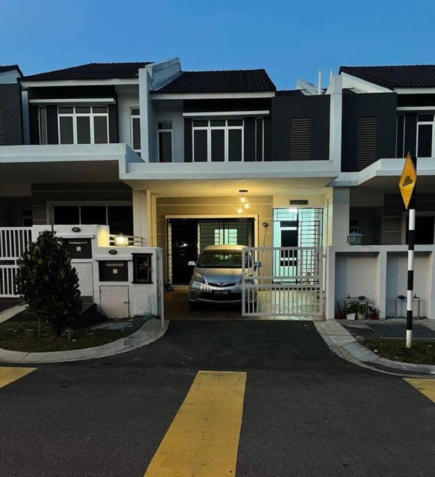 Three-Bedroom House photo 1