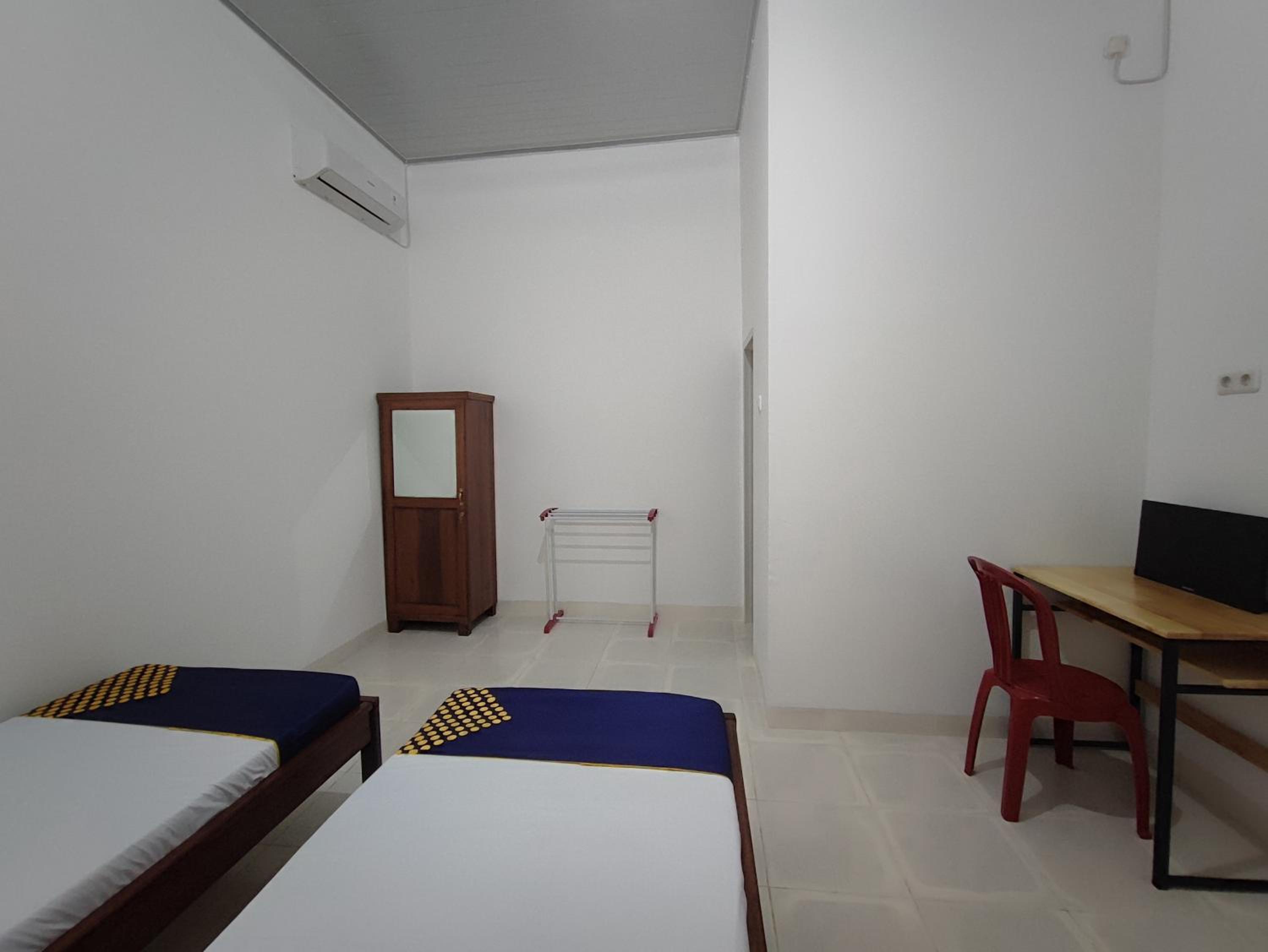 Small Twin Room photo 2