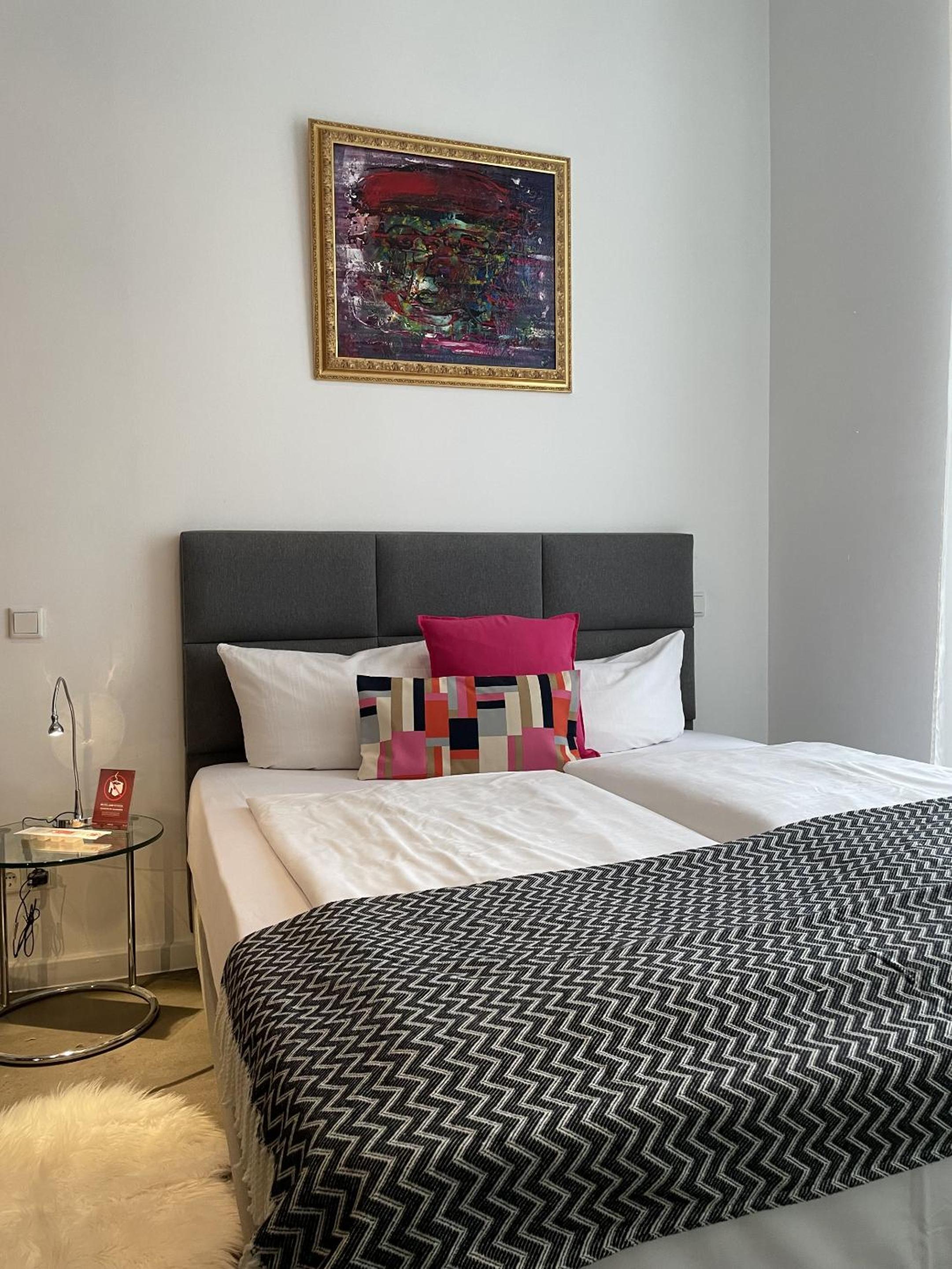 One-Bedroom Suite - Photo 3