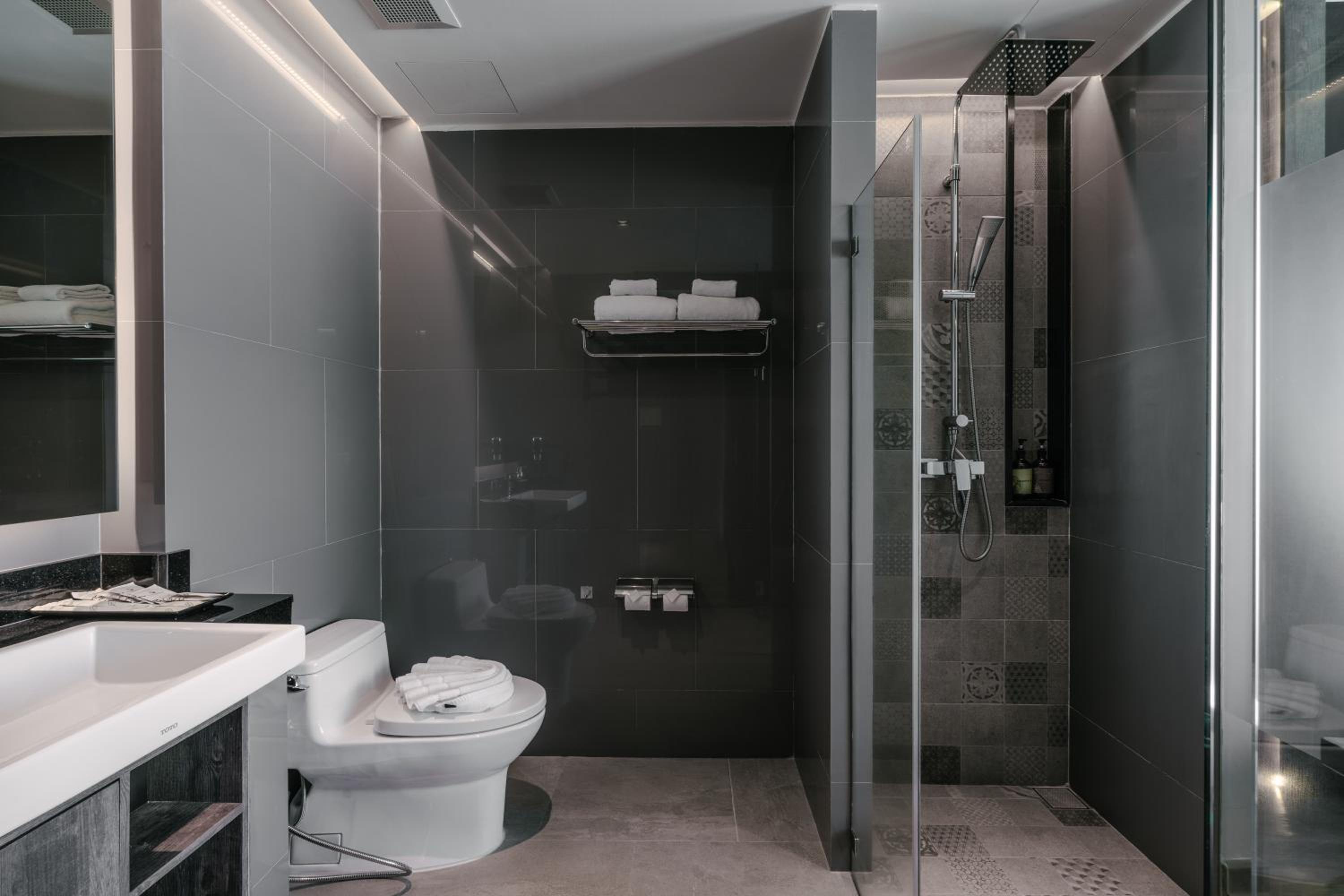 Rak Studio Room with Kitchenette and Bathtub with Balcony - Photo 5