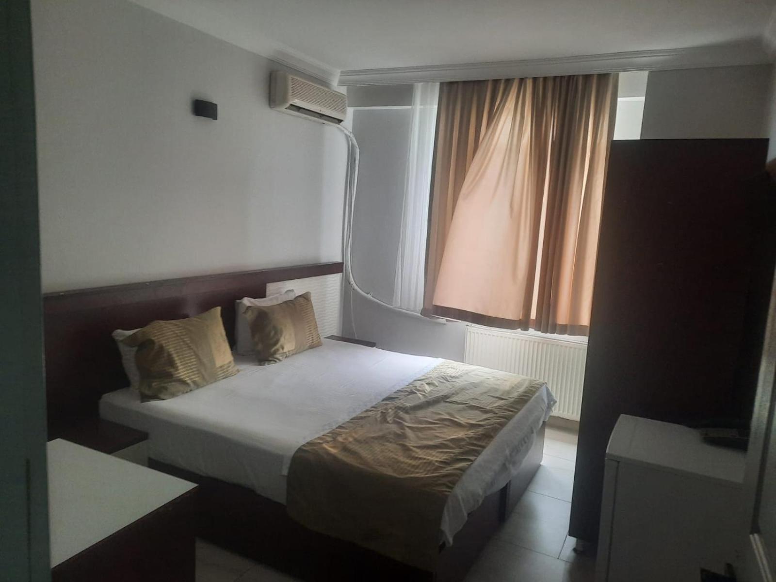 Standard King Room photo 1