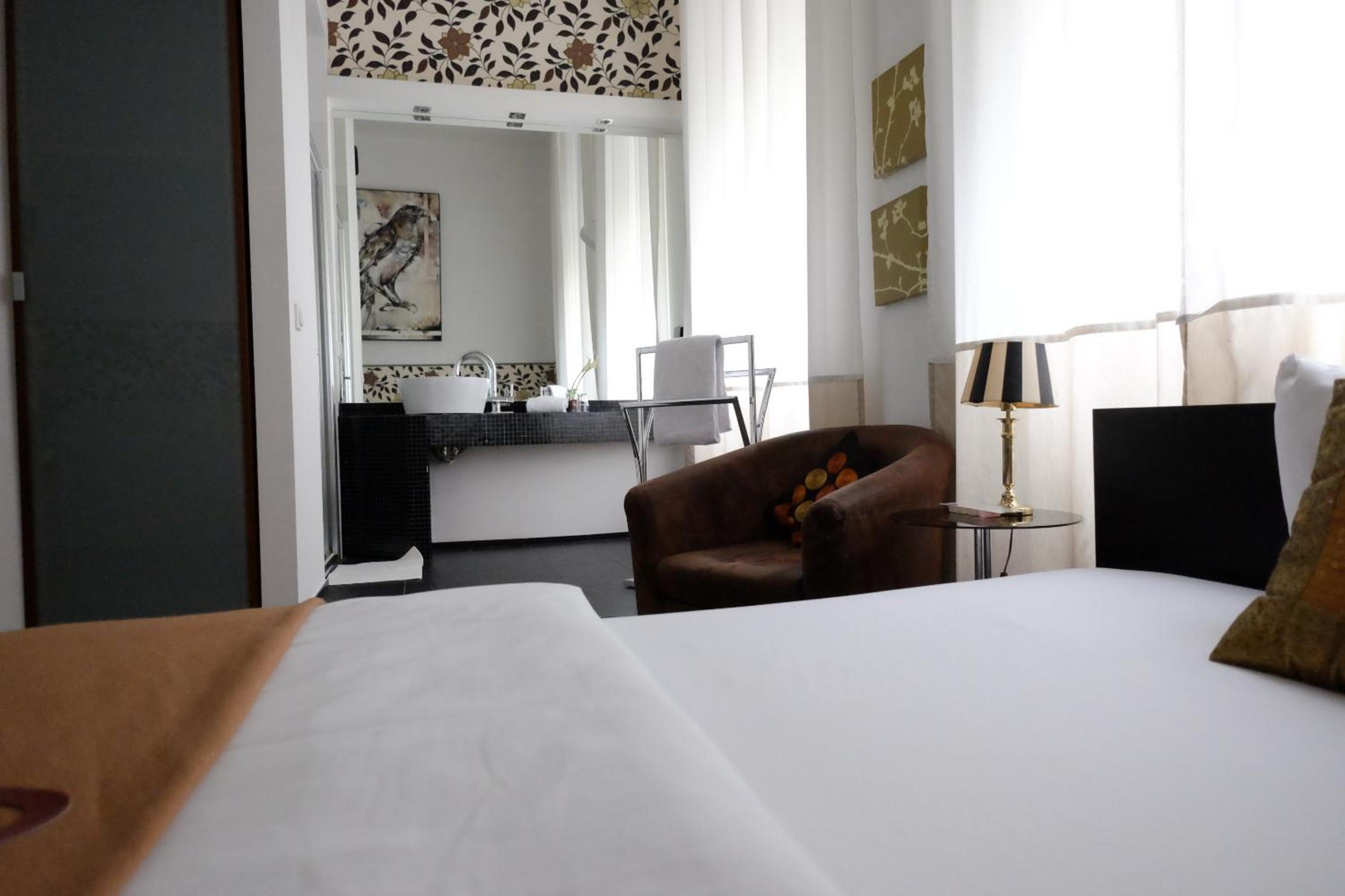 Standard Double Room - Photo 2