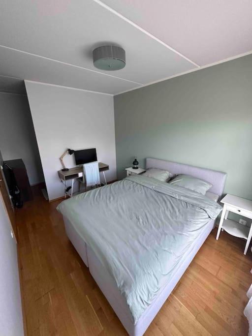 One-Bedroom Apartment photo 3