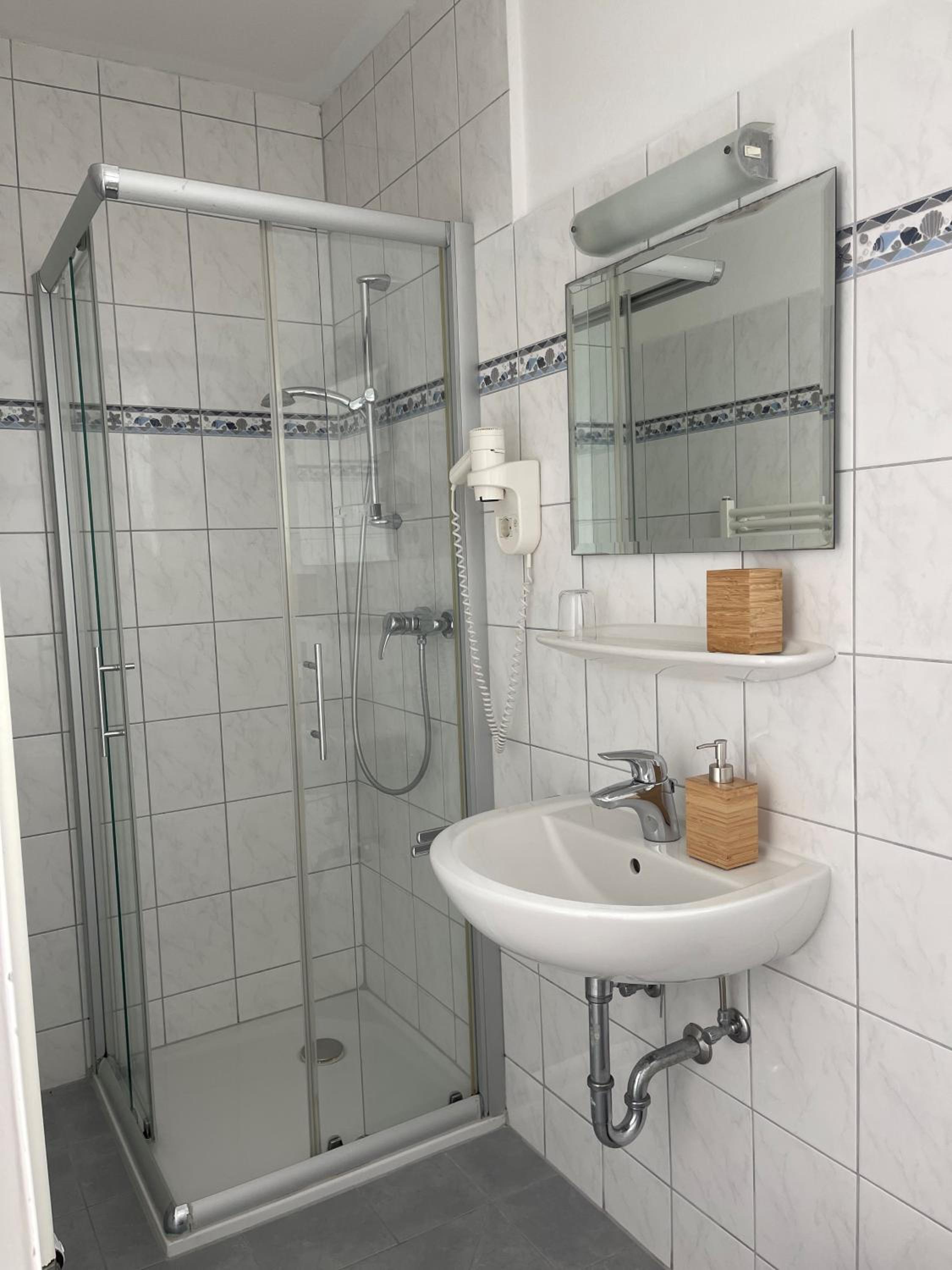 Budget Single Room photo 3
