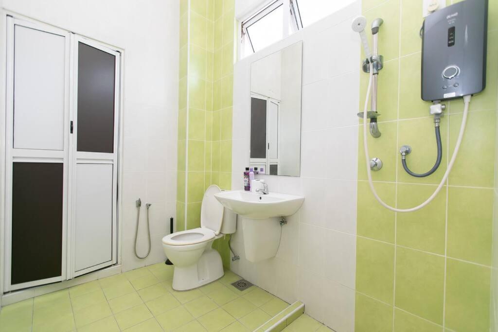 Four-Bedroom House photo 2